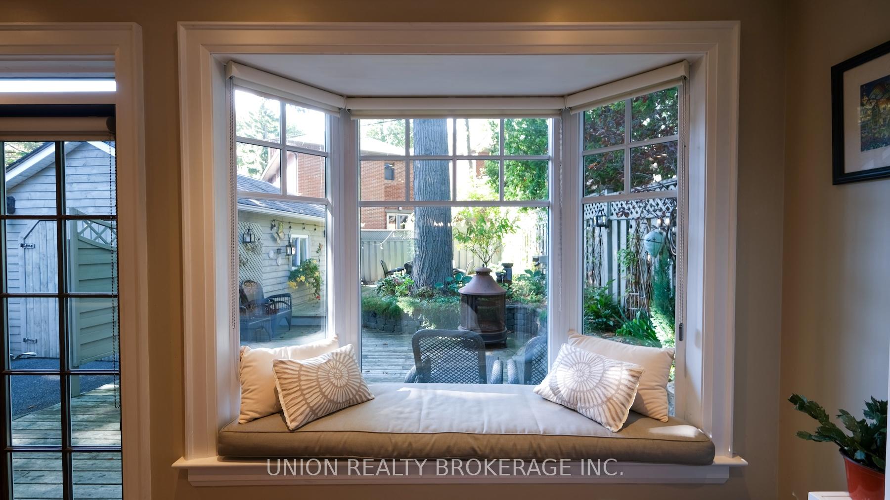 Photo 10 of 22 Beaufort Road, Toronto, The Beaches — HOMEH