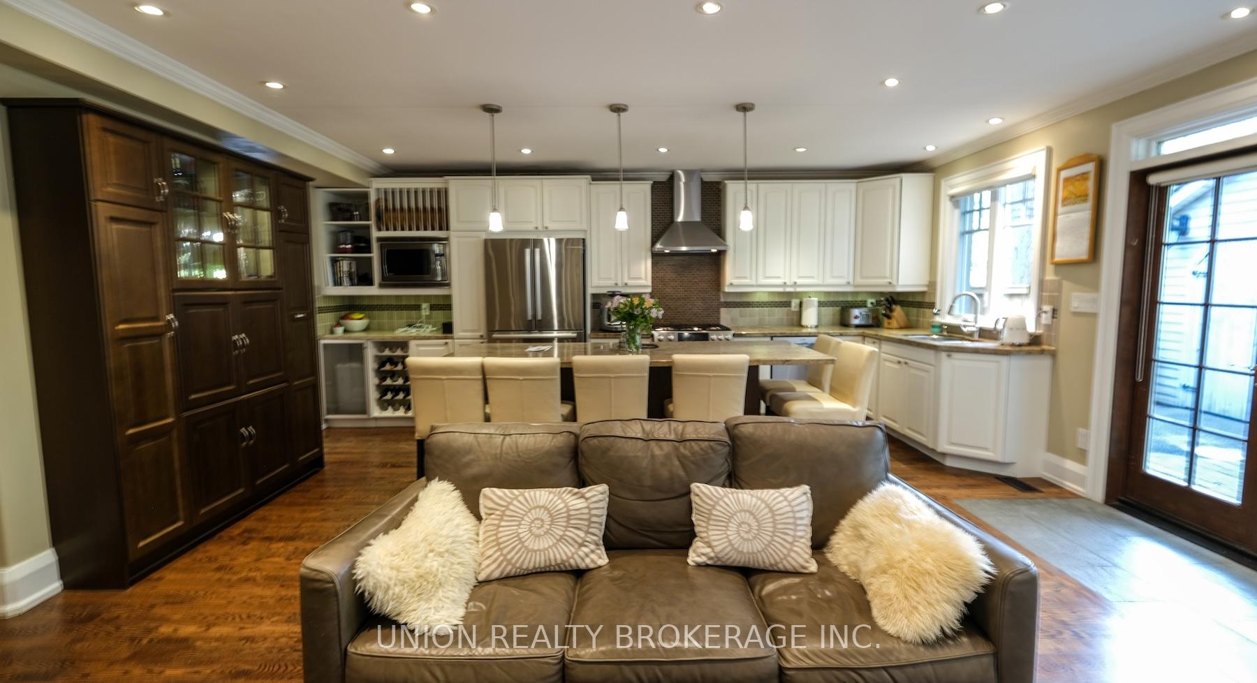 Photo 11 of 22 Beaufort Road, Toronto, The Beaches — HOMEH