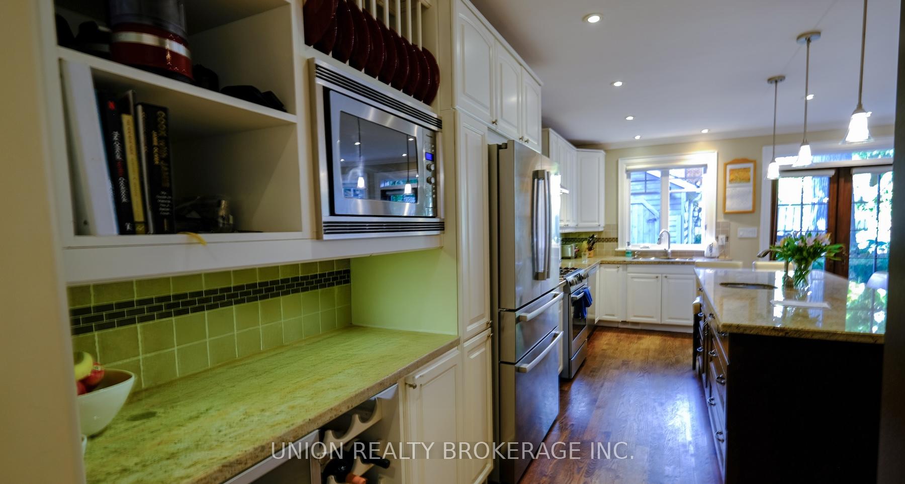 Photo 13 of 22 Beaufort Road, Toronto, The Beaches — HOMEH