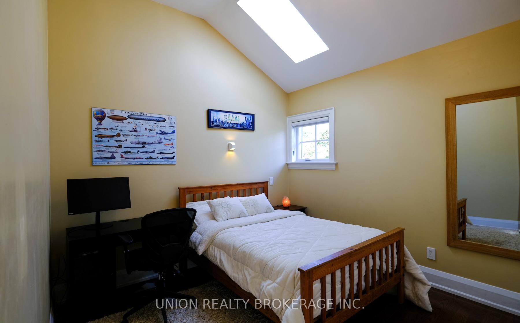 Photo 20 of 22 Beaufort Road, Toronto, The Beaches — HOMEH