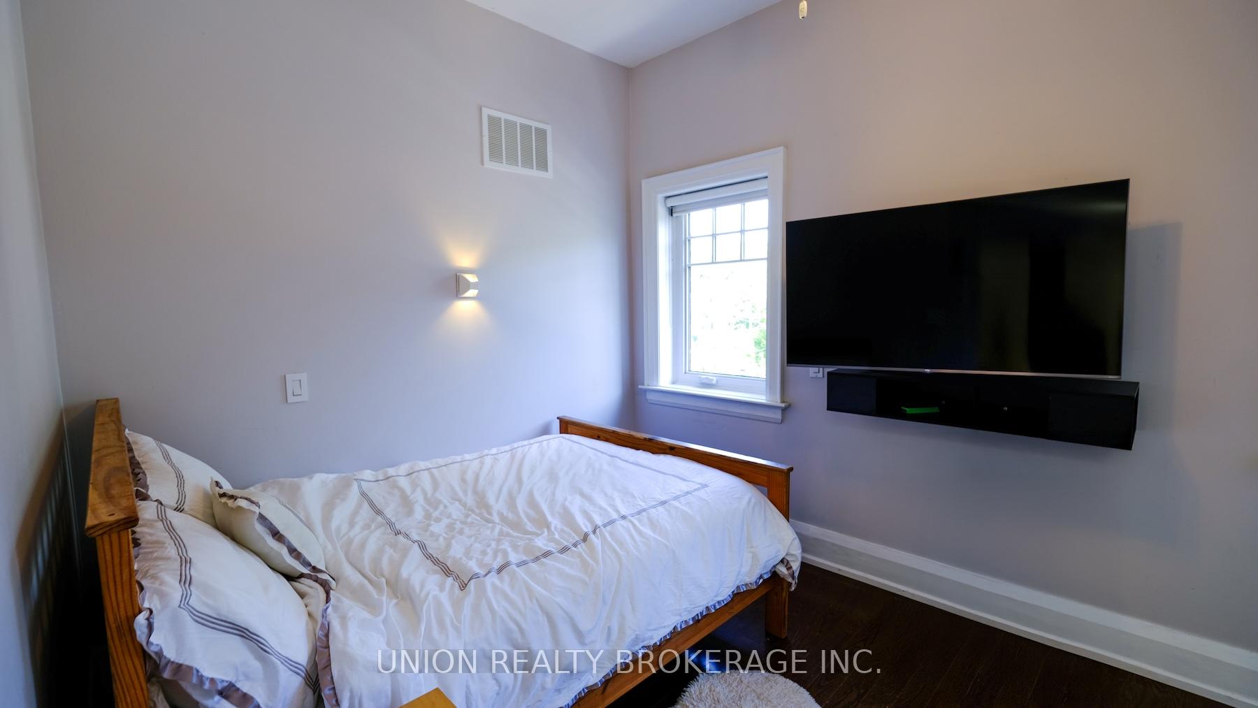 Photo 24 of 22 Beaufort Road, Toronto, The Beaches — HOMEH