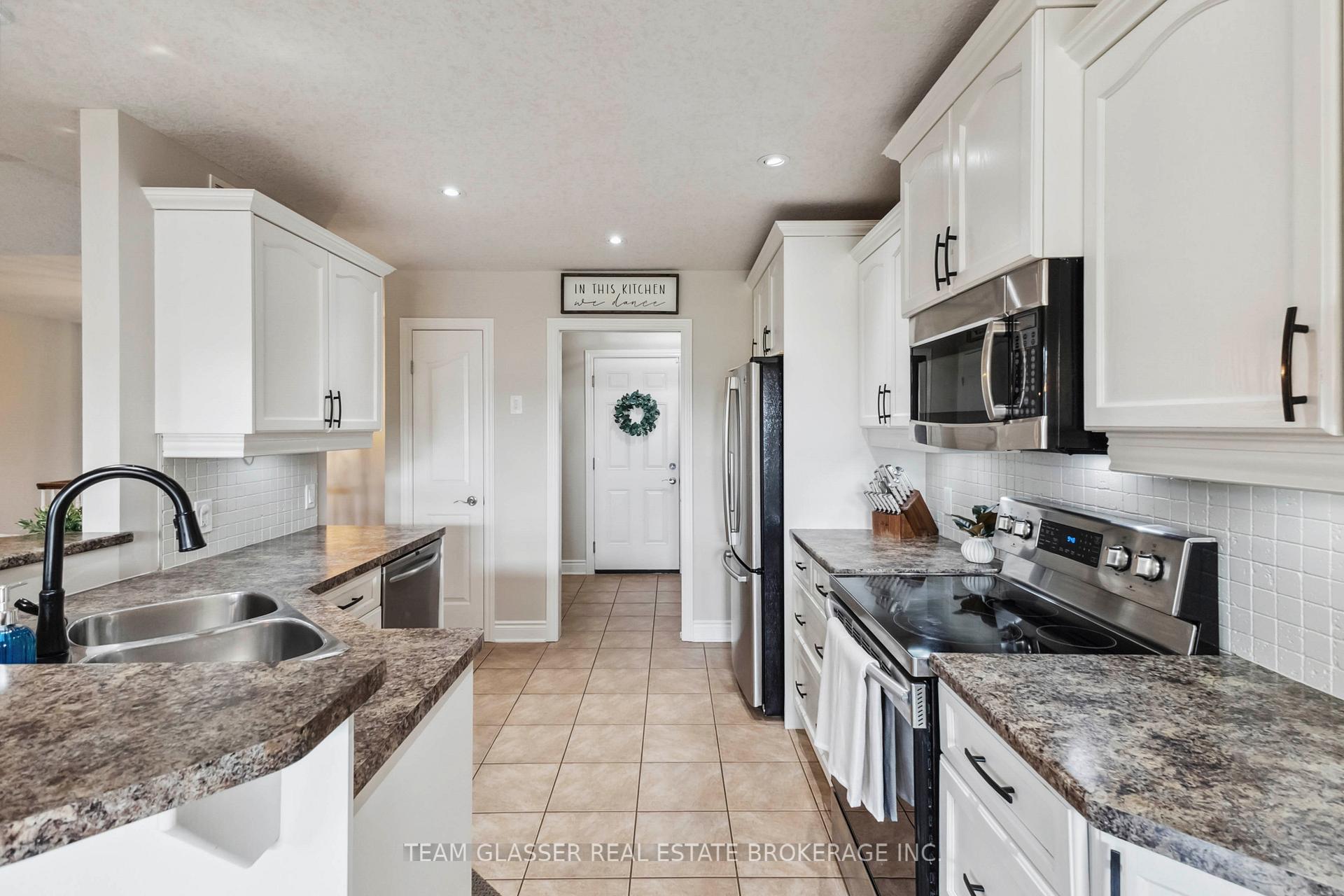 Photo 23 of 143 Deborah Drive, Strathroy-Caradoc, NE — HOMEH