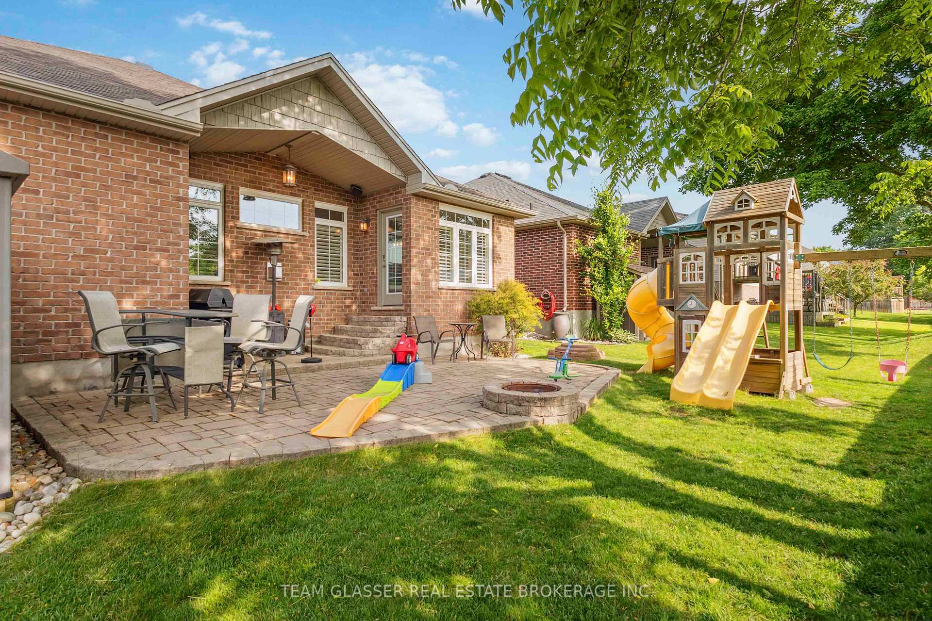 Photo 45 of 143 Deborah Drive, Strathroy-Caradoc, NE — HOMEH