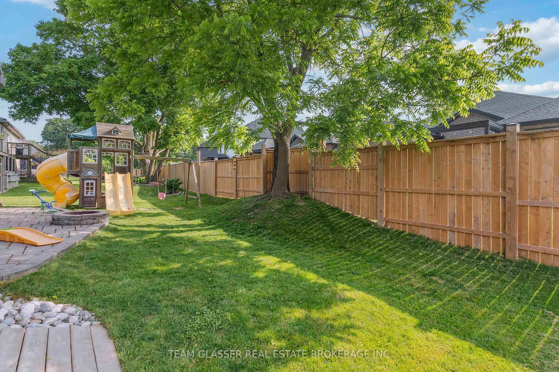 Photo 47 of 143 Deborah Drive, Strathroy-Caradoc, NE — HOMEH