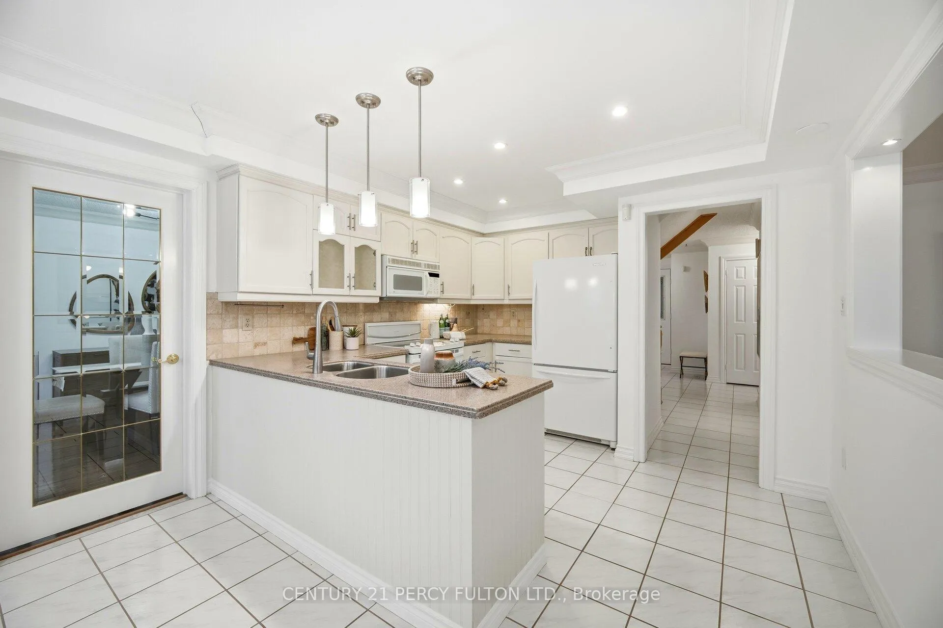 Photo 10 of 896 Darwin Drive, Pickering, Dunbarton — HOMEH