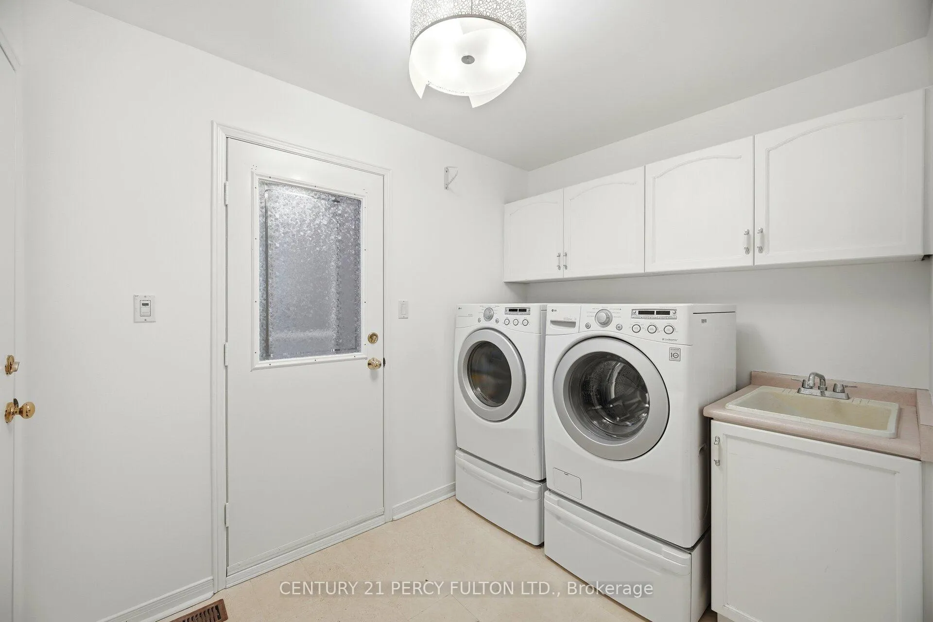 Photo 17 of 896 Darwin Drive, Pickering, Dunbarton — HOMEH