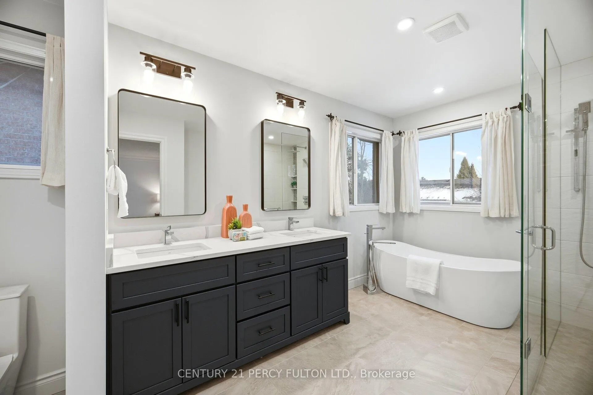Photo 23 of 896 Darwin Drive, Pickering, Dunbarton — HOMEH
