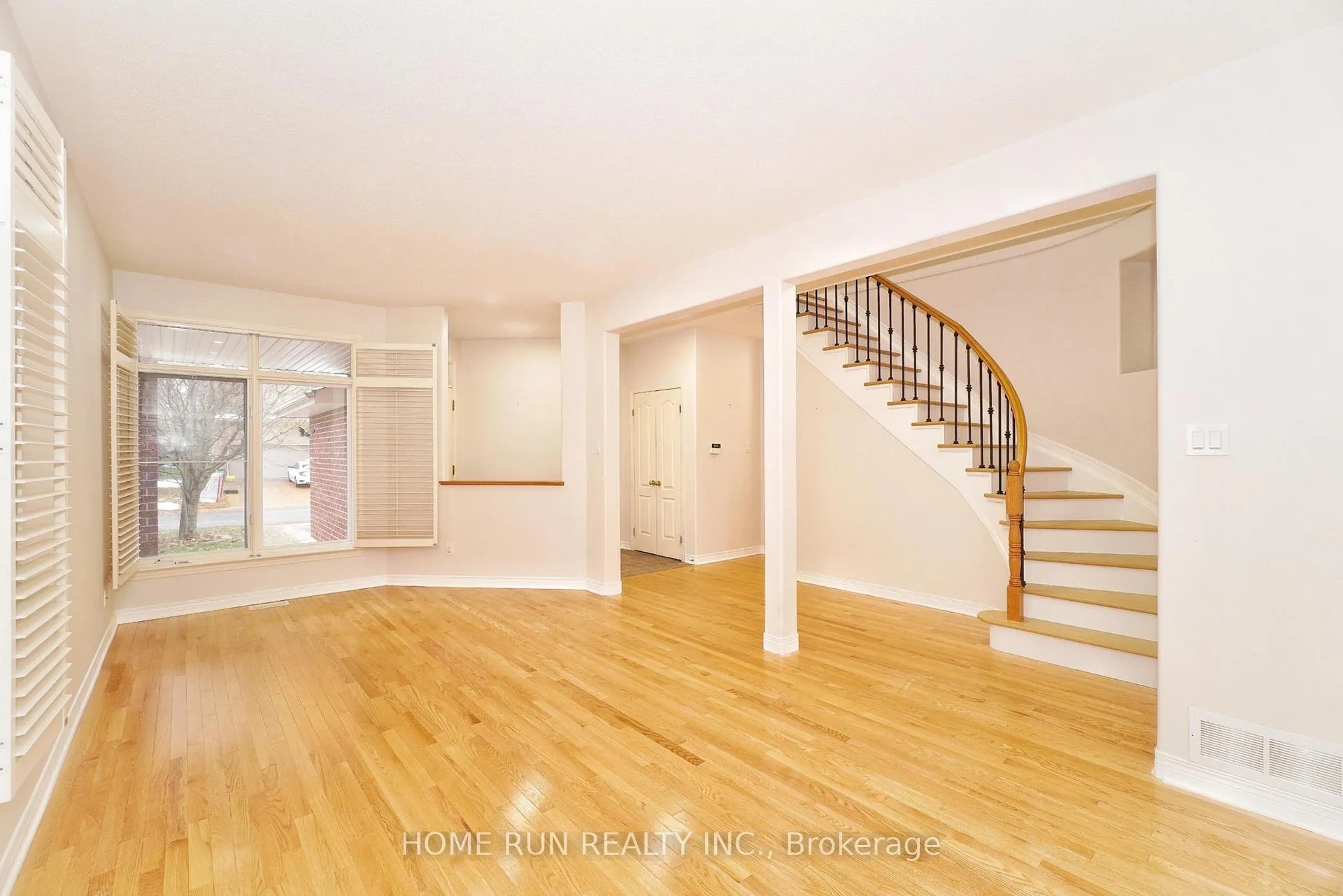 Photo 3 of 15 Evanshen Crescent, Ottawa, Kanata - Kanata Lakes/Heritage Hills — HOMEH