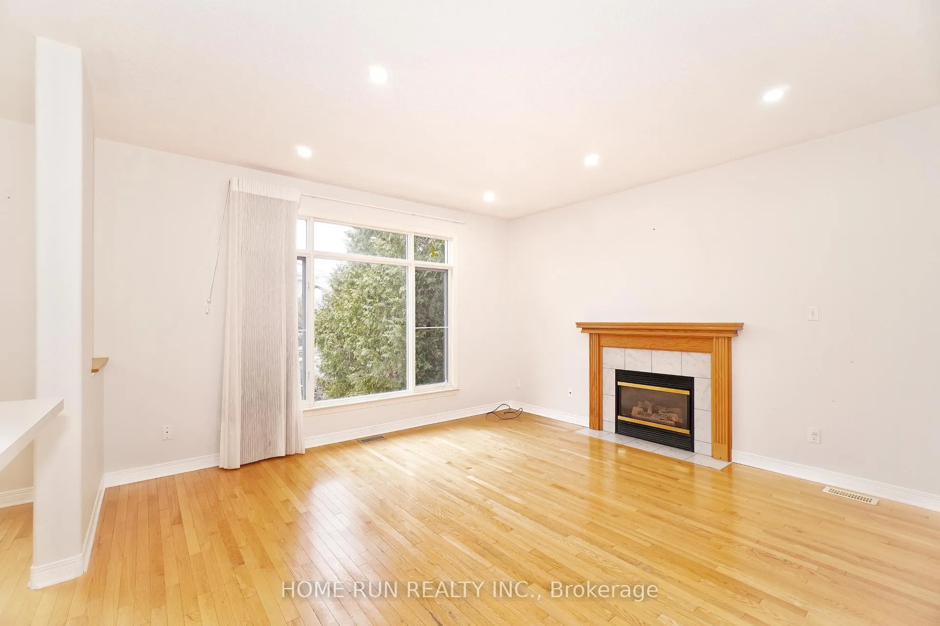 Photo 6 of 15 Evanshen Crescent, Ottawa, Kanata - Kanata Lakes/Heritage Hills — HOMEH