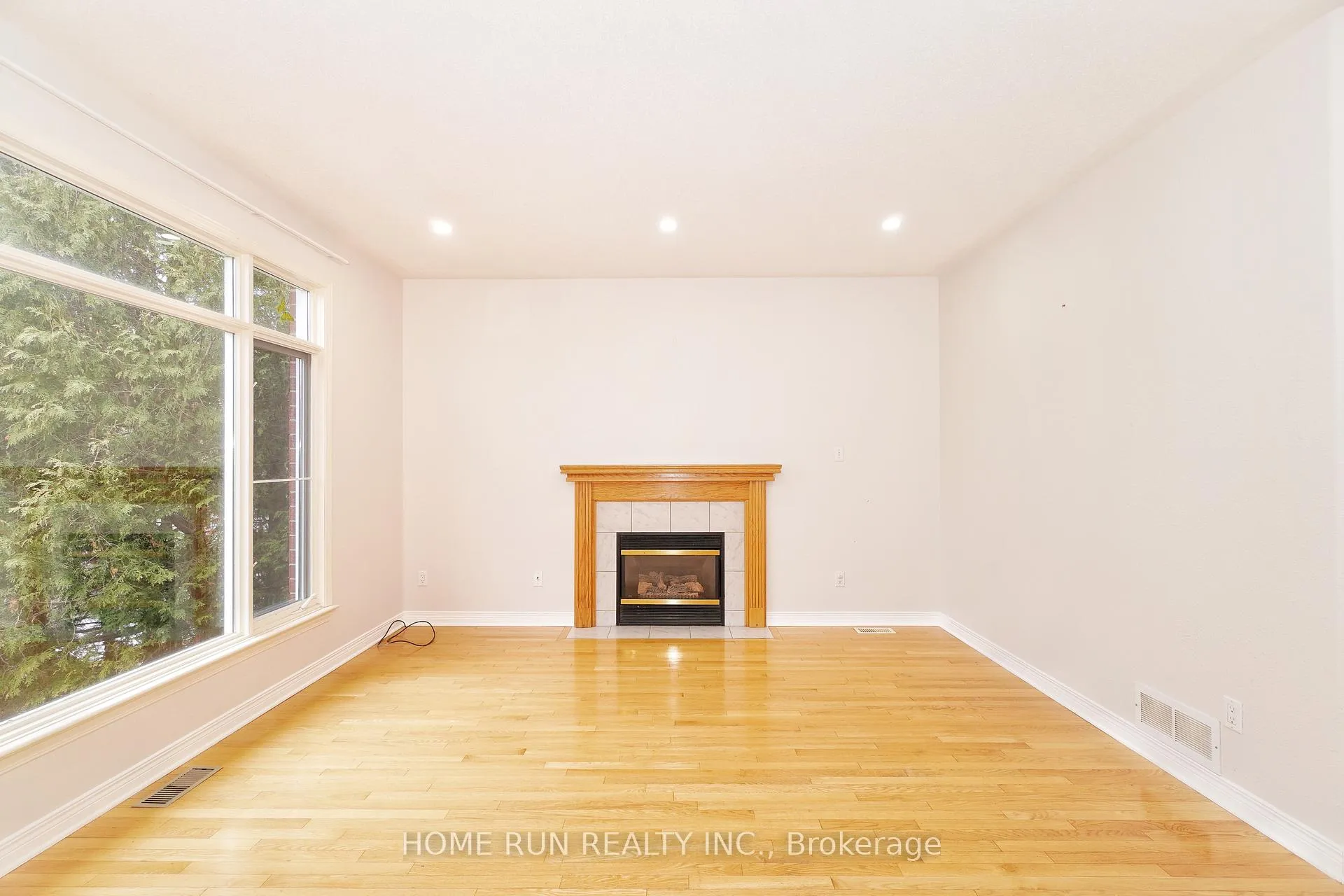 Photo 7 of 15 Evanshen Crescent, Ottawa, Kanata - Kanata Lakes/Heritage Hills — HOMEH