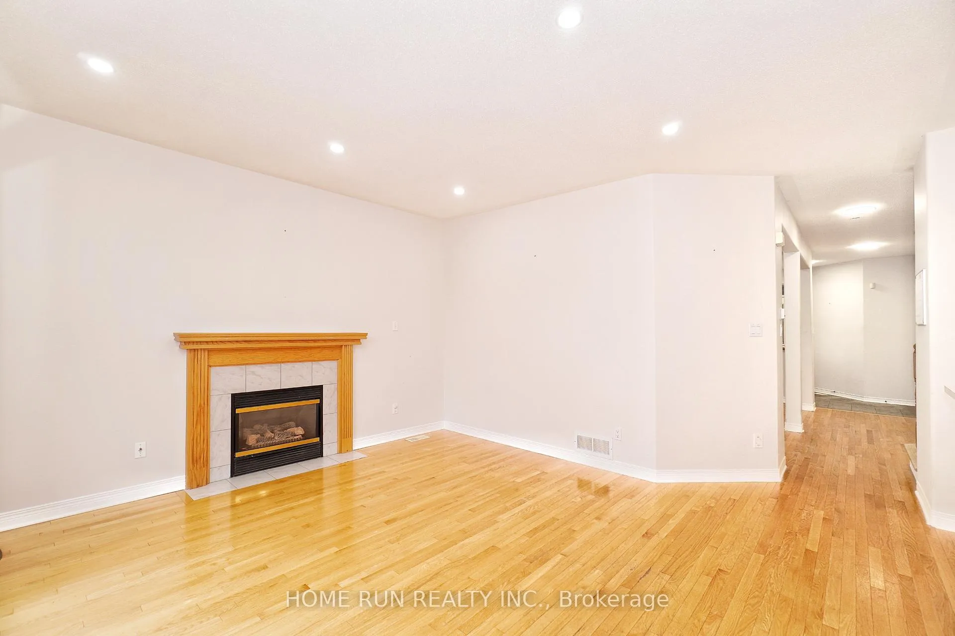 Photo 8 of 15 Evanshen Crescent, Ottawa, Kanata - Kanata Lakes/Heritage Hills — HOMEH