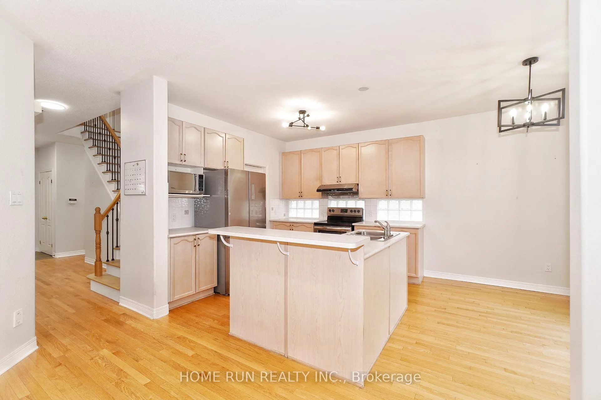 Photo 11 of 15 Evanshen Crescent, Ottawa, Kanata - Kanata Lakes/Heritage Hills — HOMEH