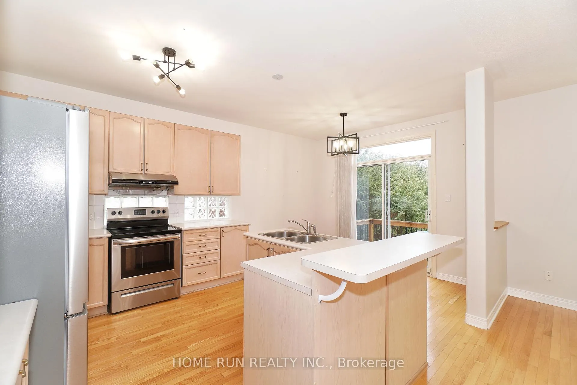 Photo 12 of 15 Evanshen Crescent, Ottawa, Kanata - Kanata Lakes/Heritage Hills — HOMEH