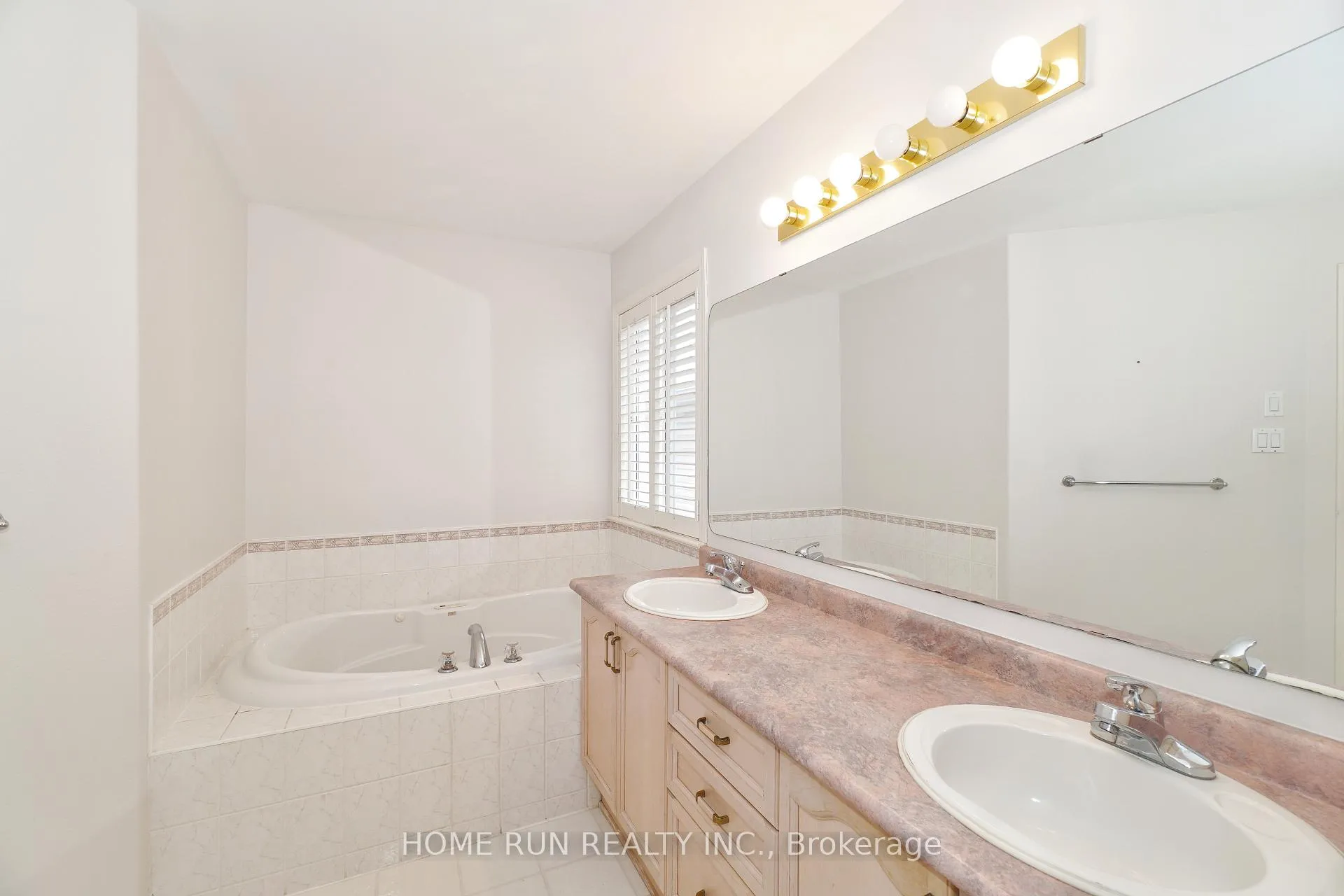 Photo 19 of 15 Evanshen Crescent, Ottawa, Kanata - Kanata Lakes/Heritage Hills — HOMEH