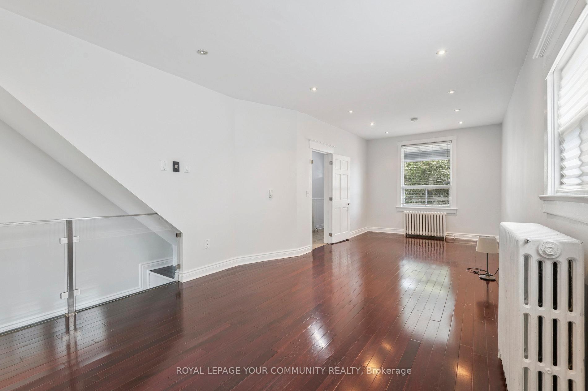 Photo 9 of Unit Unit 1, 10 Coxwell Avenue, Toronto, Greenwood-Coxwell — HOMEH