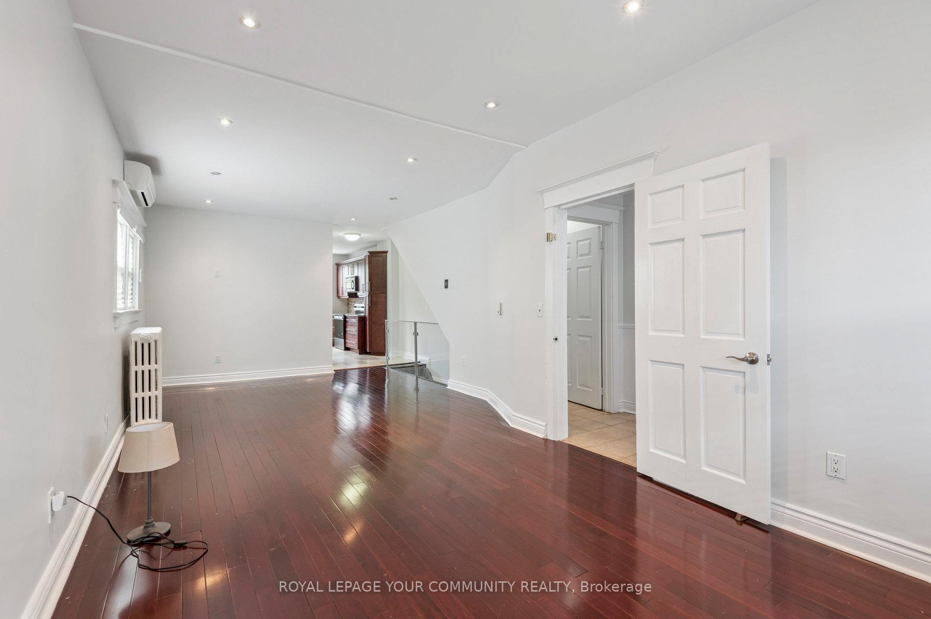 Photo 13 of Unit Unit 1, 10 Coxwell Avenue, Toronto, Greenwood-Coxwell — HOMEH