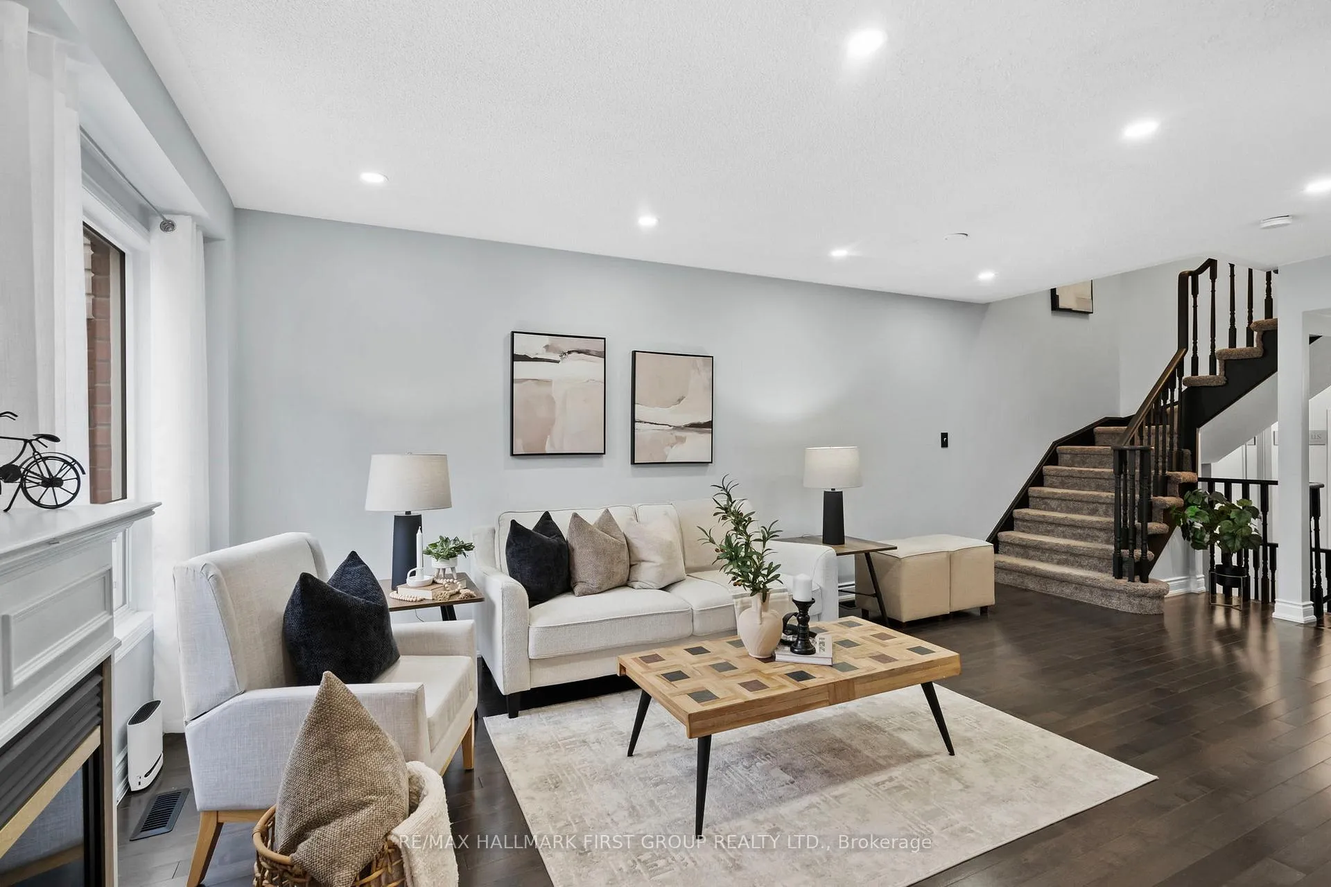 Photo 7 of 1696 Woodgate Trail, Oshawa, Samac — HOMEH