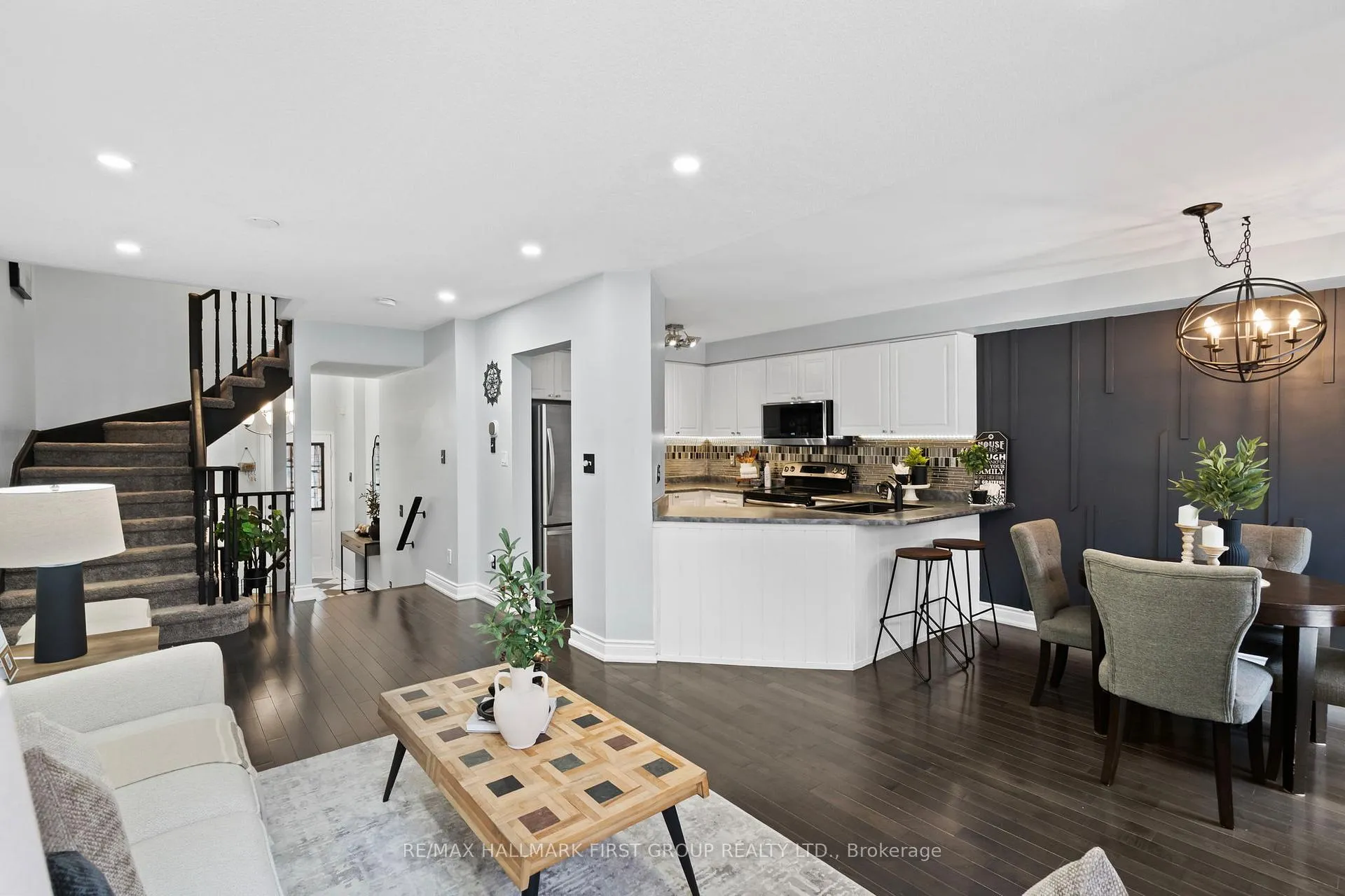 Photo 8 of 1696 Woodgate Trail, Oshawa, Samac — HOMEH