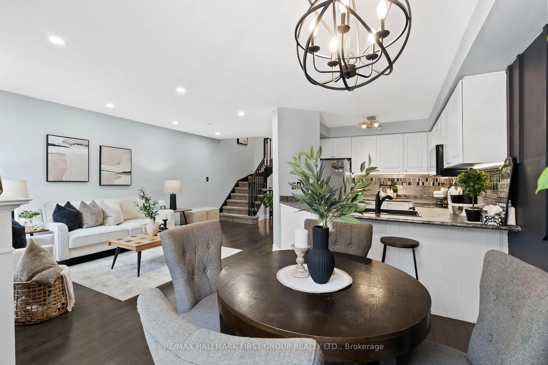 Photo 9 of 1696 Woodgate Trail, Oshawa, Samac — HOMEH