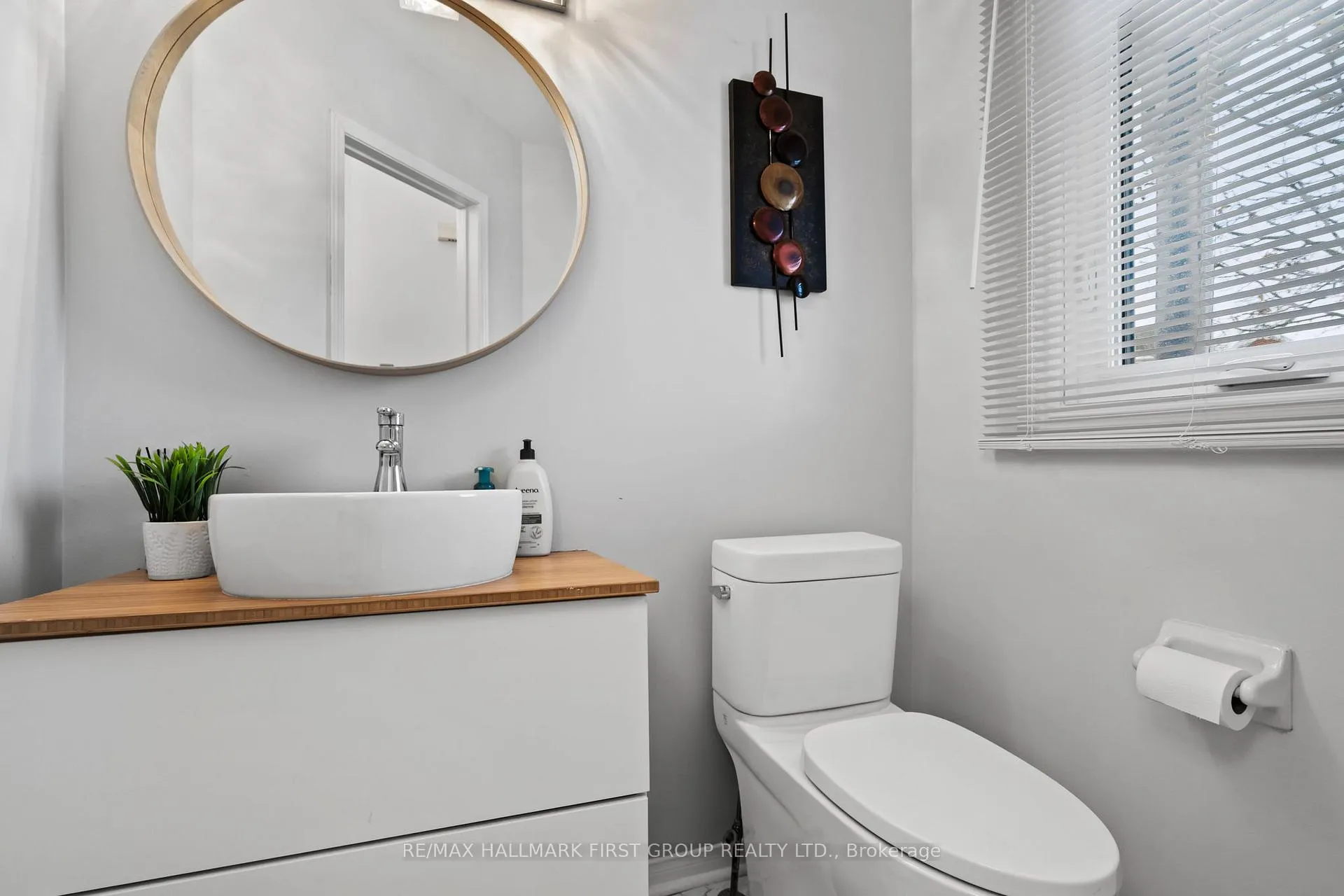 Photo 14 of 1696 Woodgate Trail, Oshawa, Samac — HOMEH