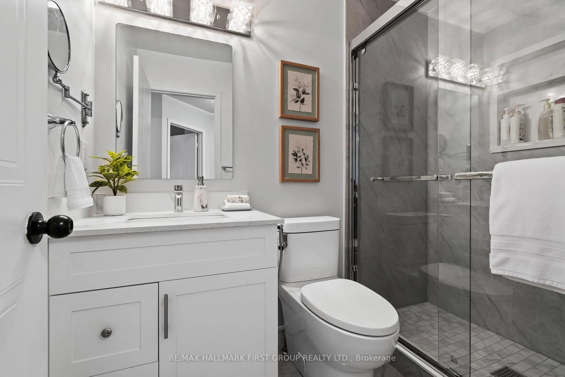 Photo 17 of 1696 Woodgate Trail, Oshawa, Samac — HOMEH