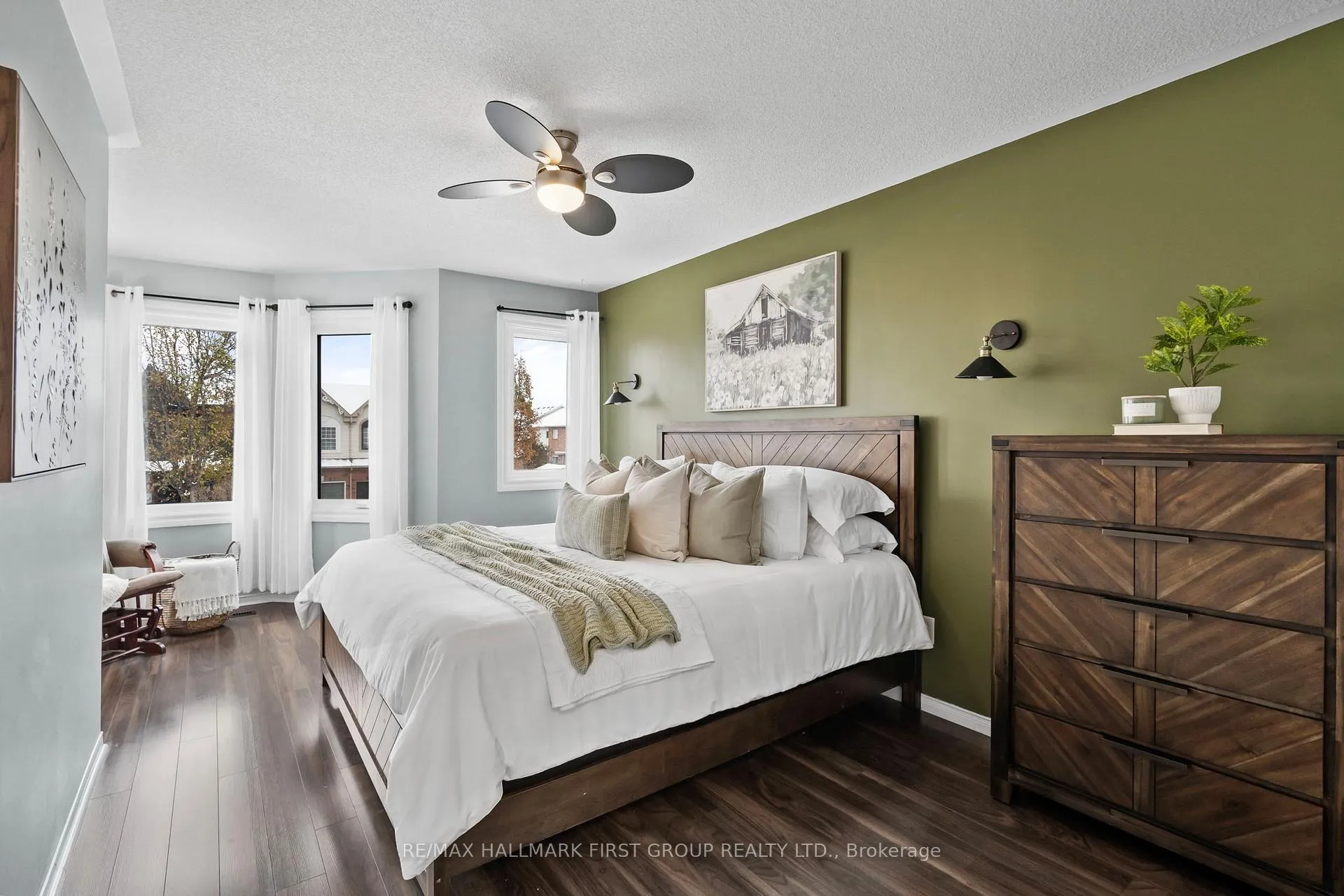 Photo 23 of 1696 Woodgate Trail, Oshawa, Samac — HOMEH