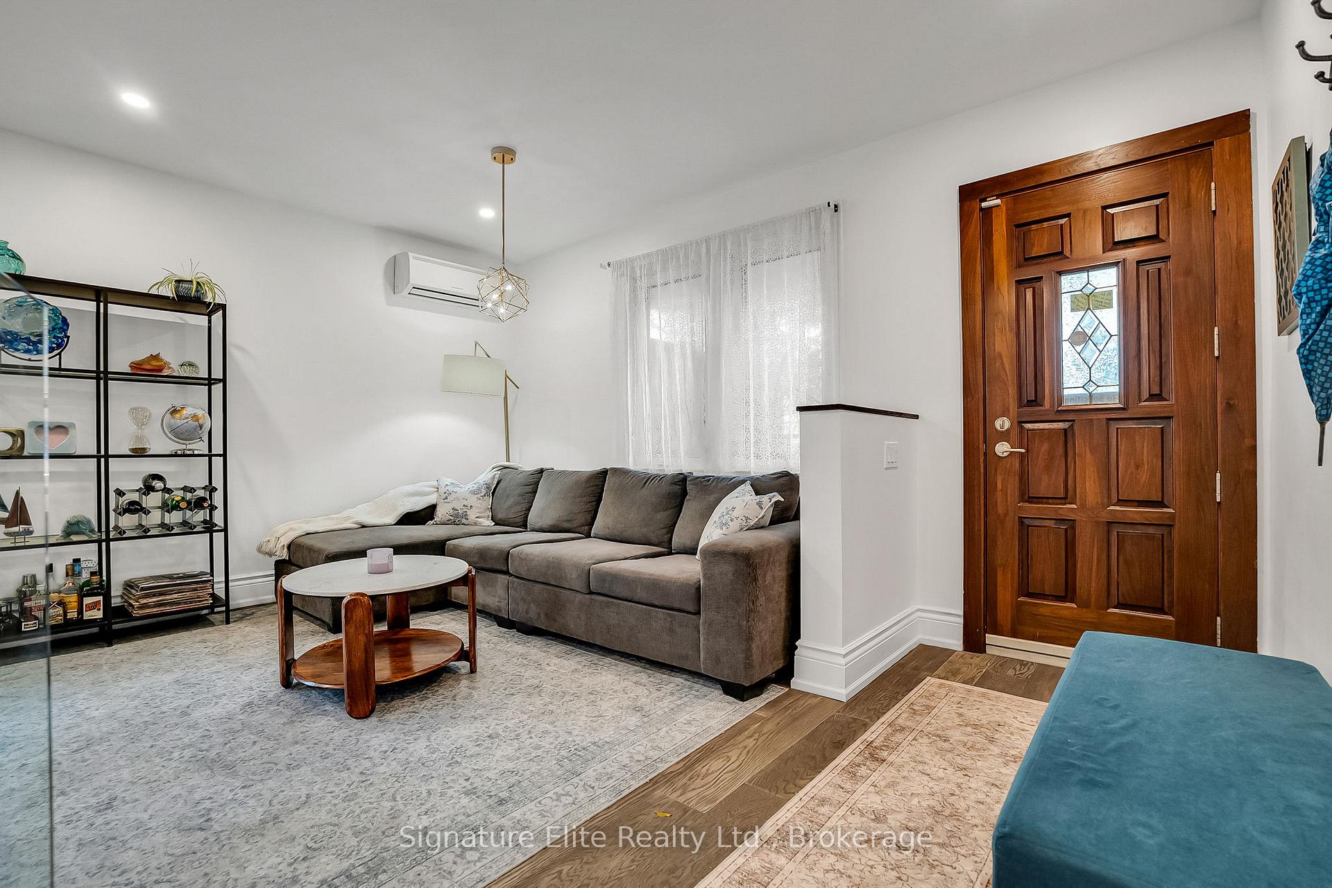 Photo 2 of 184 Swanwick Avenue, Toronto, East End-Danforth — HOMEH
