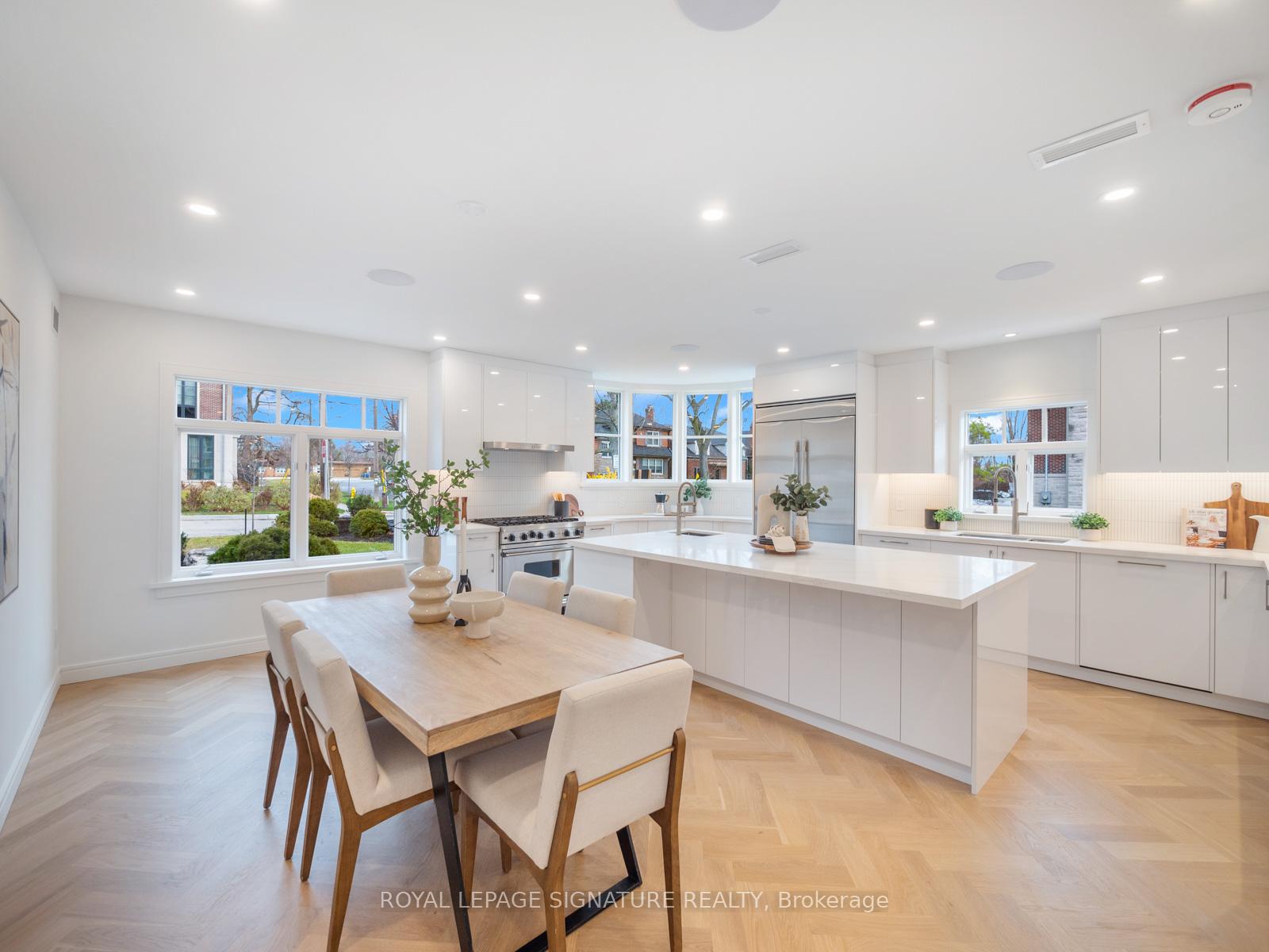 Photo 4 of 61 Bennington Heights Drive, Toronto, Leaside — HOMEH