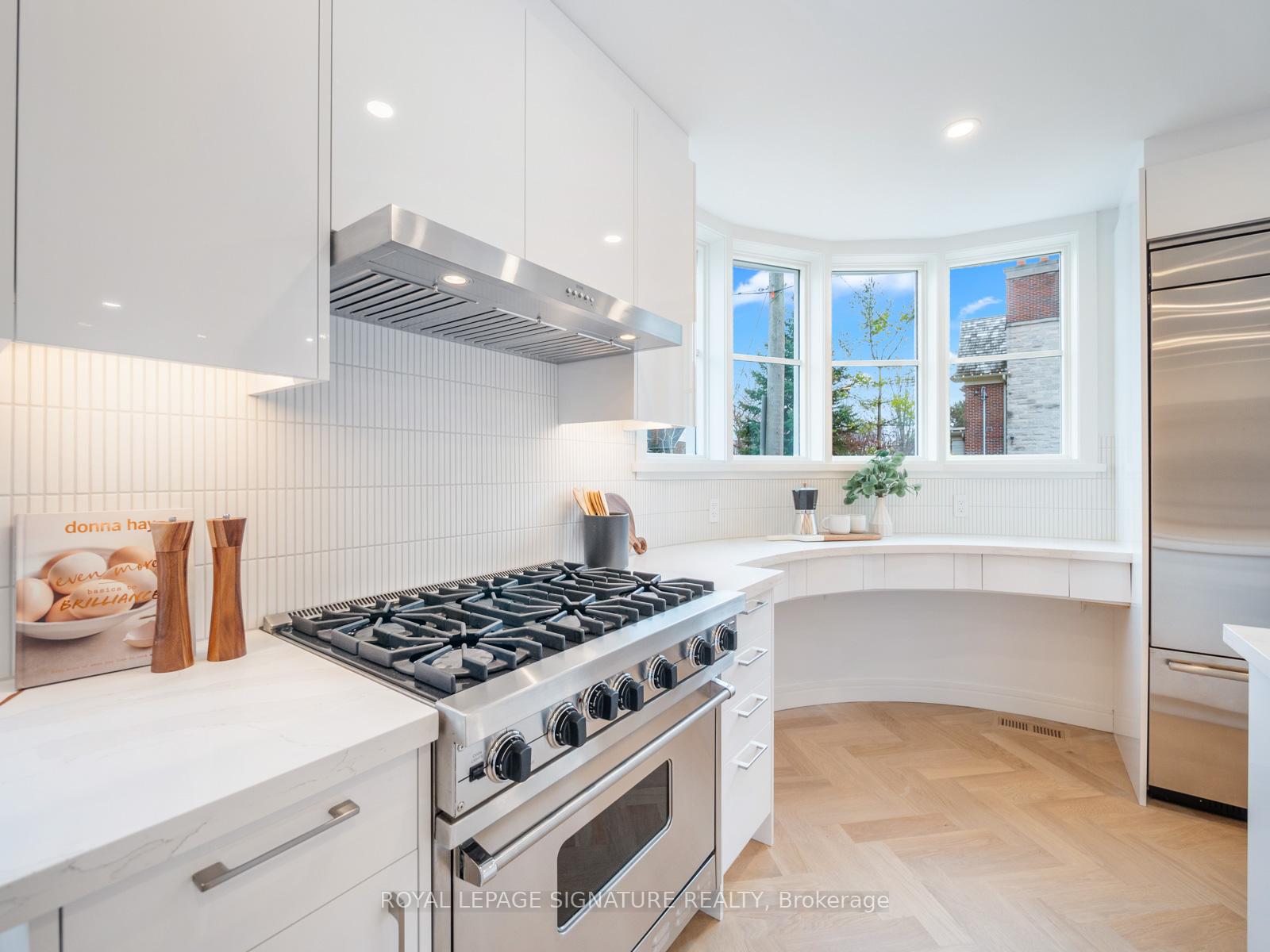 Photo 5 of 61 Bennington Heights Drive, Toronto, Leaside — HOMEH