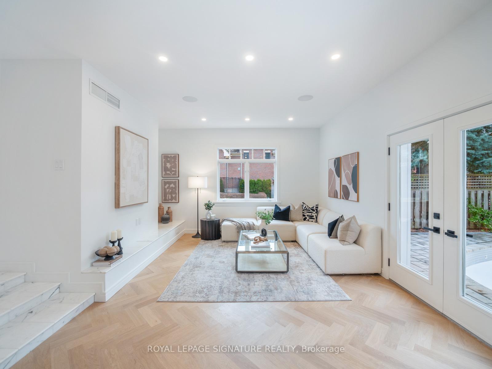 Photo 12 of 61 Bennington Heights Drive, Toronto, Leaside — HOMEH
