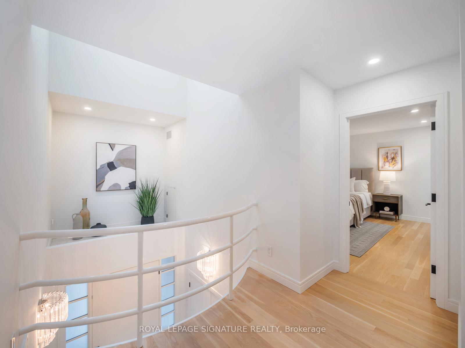 Photo 8 of 61 Bennington Heights Drive, Toronto, Leaside — HOMEH