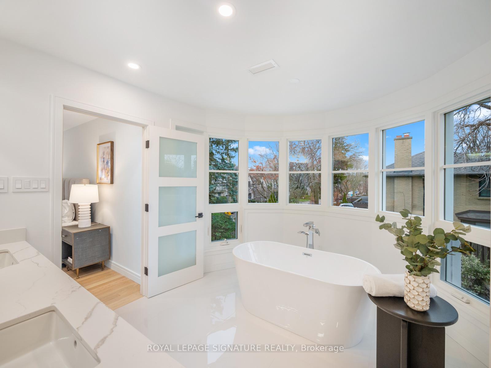 Photo 30 of 61 Bennington Heights Drive, Toronto, Leaside — HOMEH