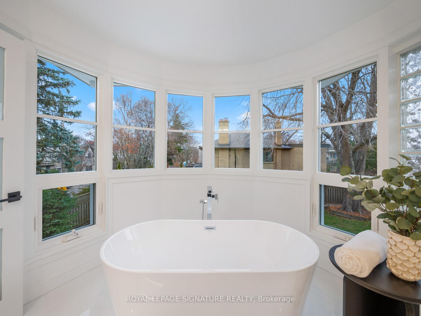 Photo 18 of 61 Bennington Heights Drive, Toronto, Leaside — HOMEH