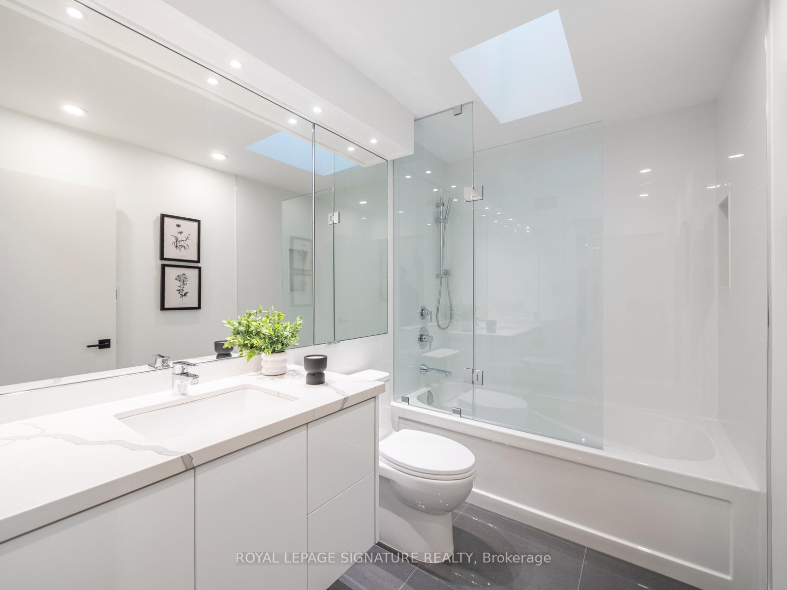 Photo 22 of 61 Bennington Heights Drive, Toronto, Leaside — HOMEH