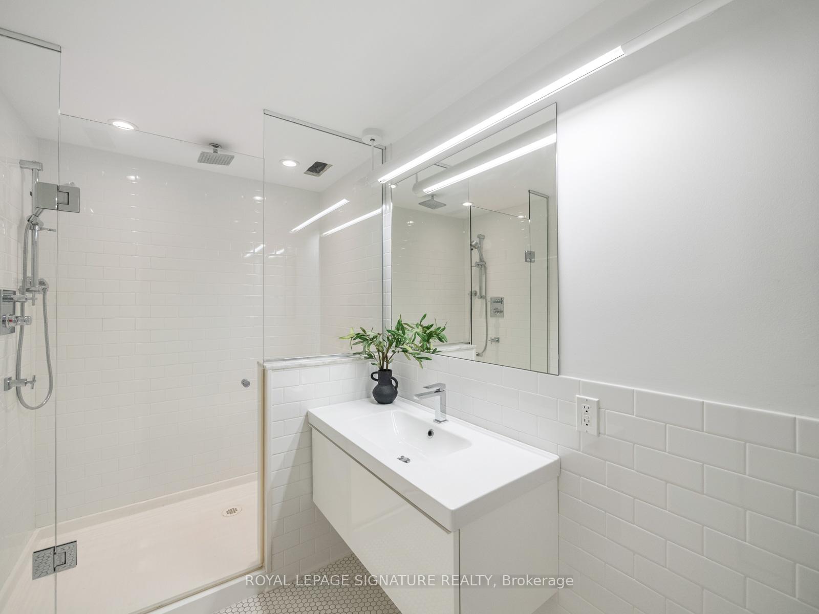 Photo 24 of 61 Bennington Heights Drive, Toronto, Leaside — HOMEH