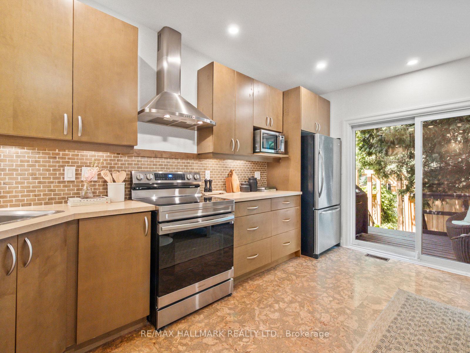Photo 15 of 92 Wroxeter Avenue, Toronto, Blake-Jones — HOMEH