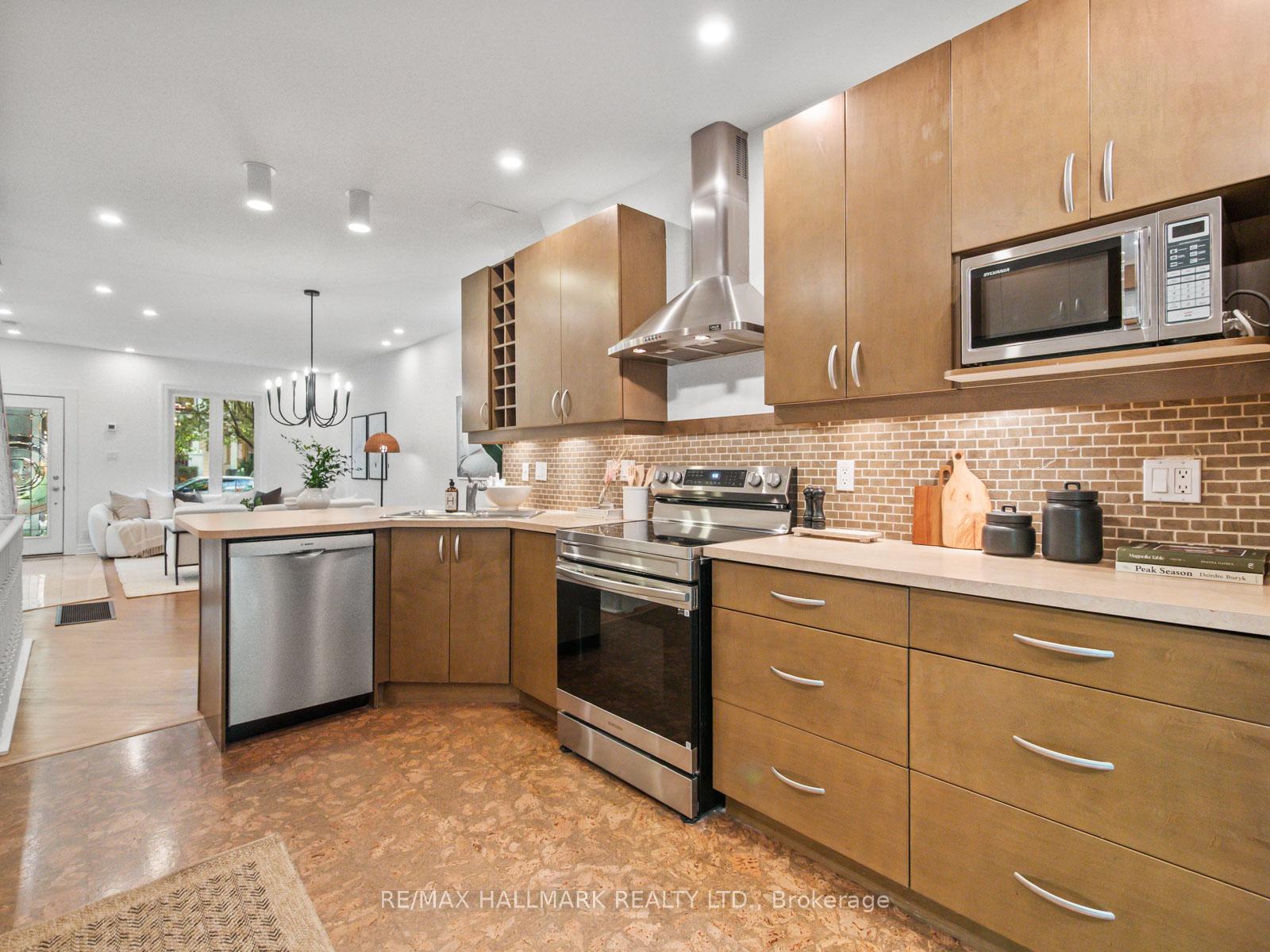 Photo 18 of 92 Wroxeter Avenue, Toronto, Blake-Jones — HOMEH