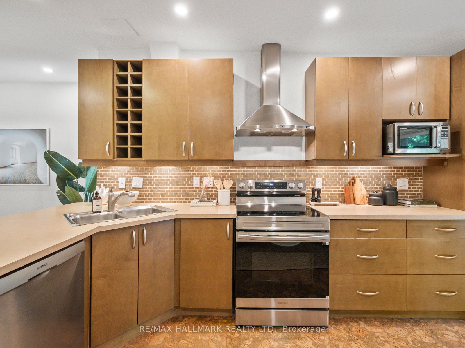 Photo 19 of 92 Wroxeter Avenue, Toronto, Blake-Jones — HOMEH