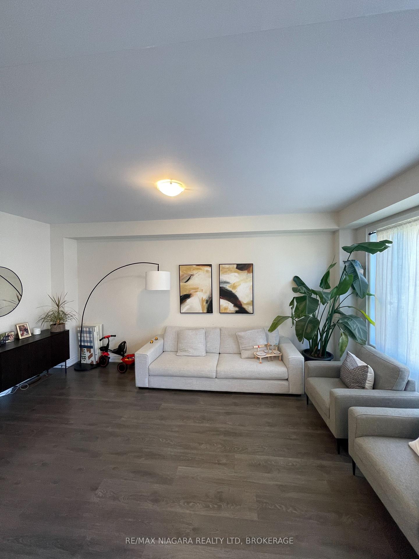 Photo 3 of 19 Legacy Lane, Thorold, Hurricane/Merrittville — HOMEH