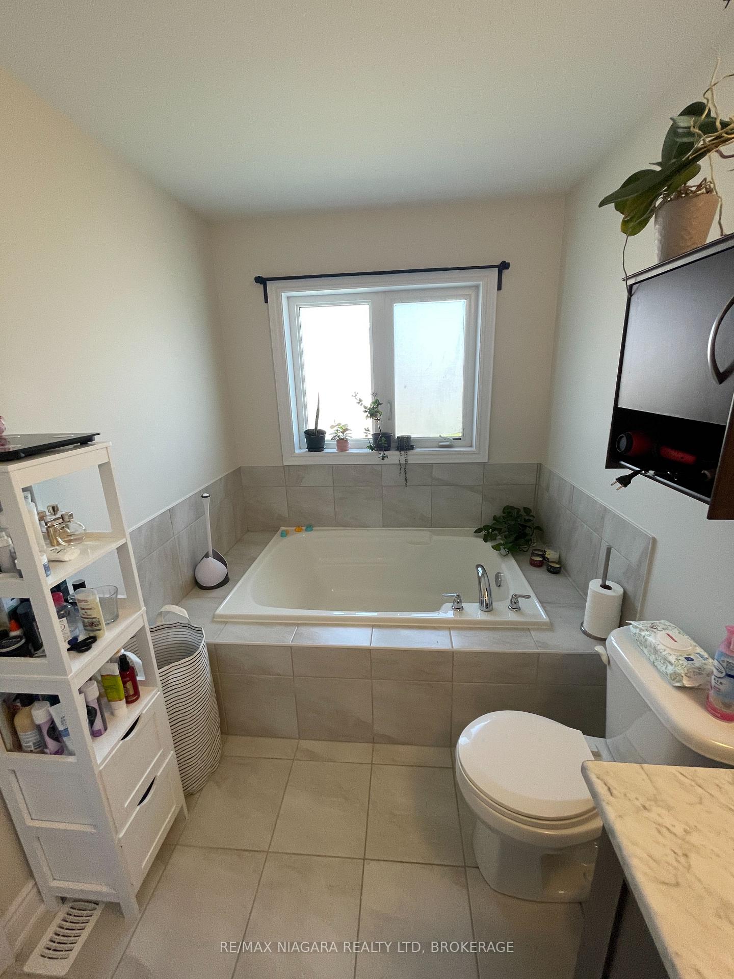 Photo 14 of 19 Legacy Lane, Thorold, Hurricane/Merrittville — HOMEH