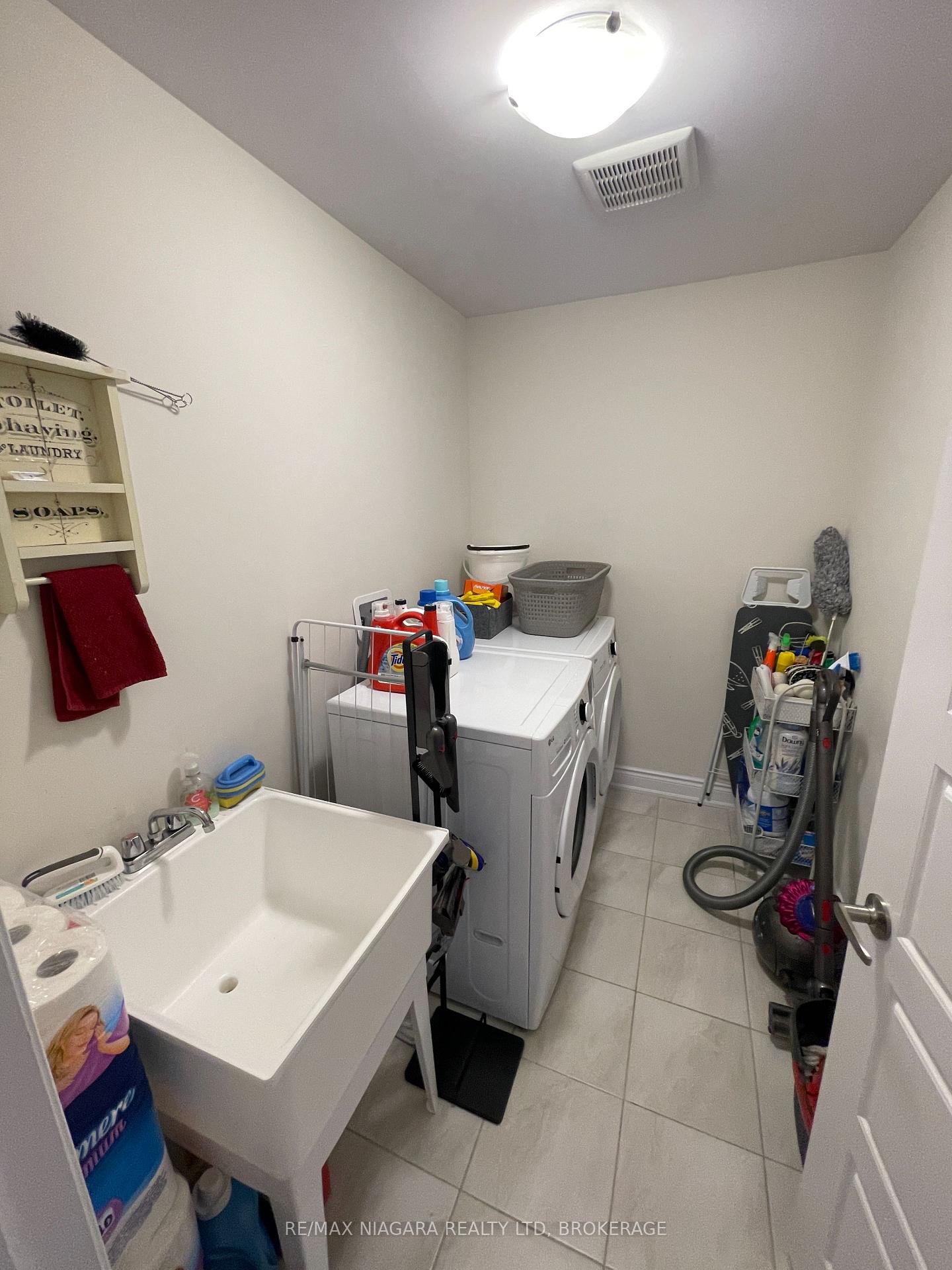 Photo 27 of 19 Legacy Lane, Thorold, Hurricane/Merrittville — HOMEH