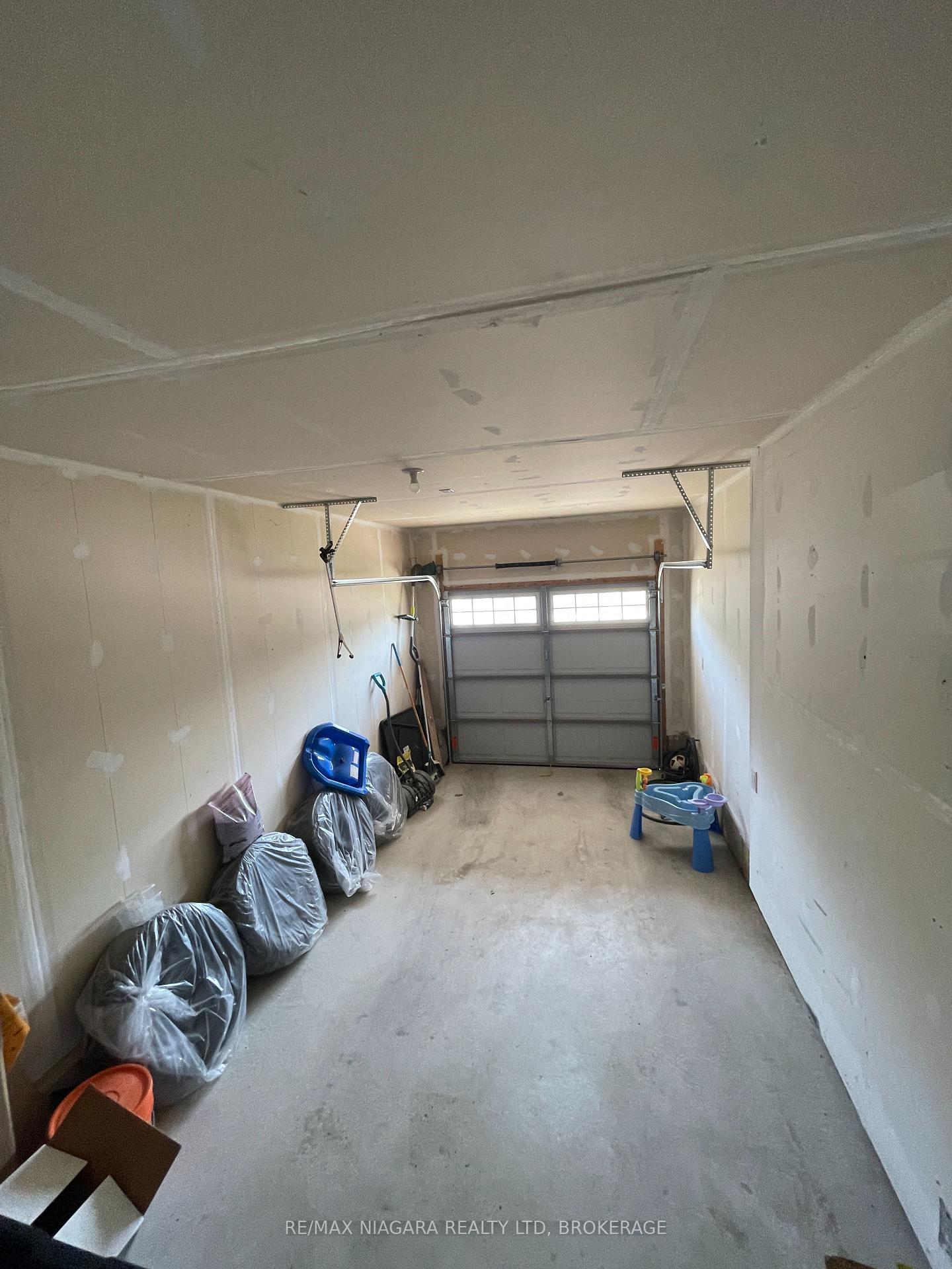 Photo 36 of 19 Legacy Lane, Thorold, Hurricane/Merrittville — HOMEH