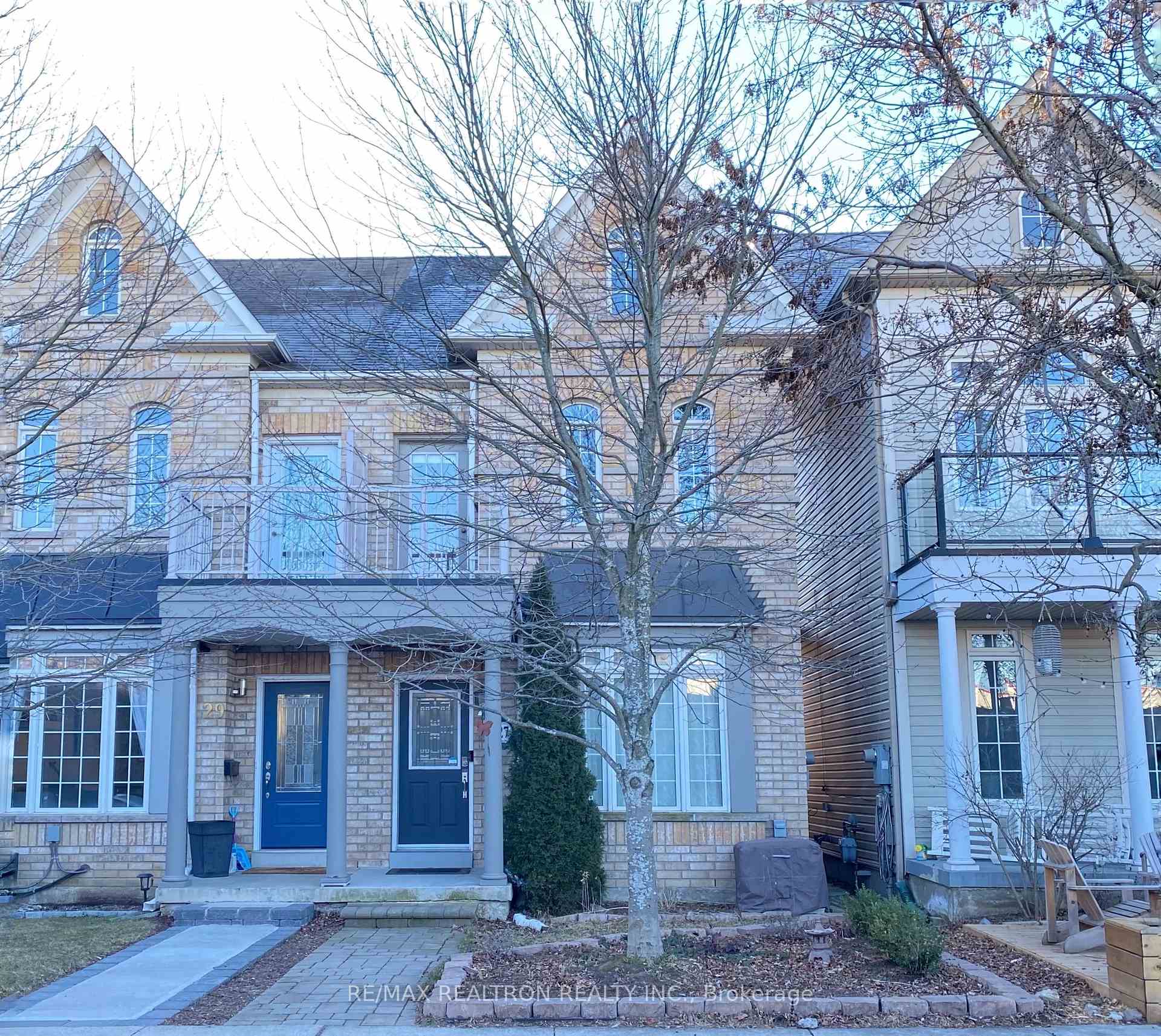 Photo 4 of 27 Flagman Street, Toronto, East End-Danforth — HOMEH