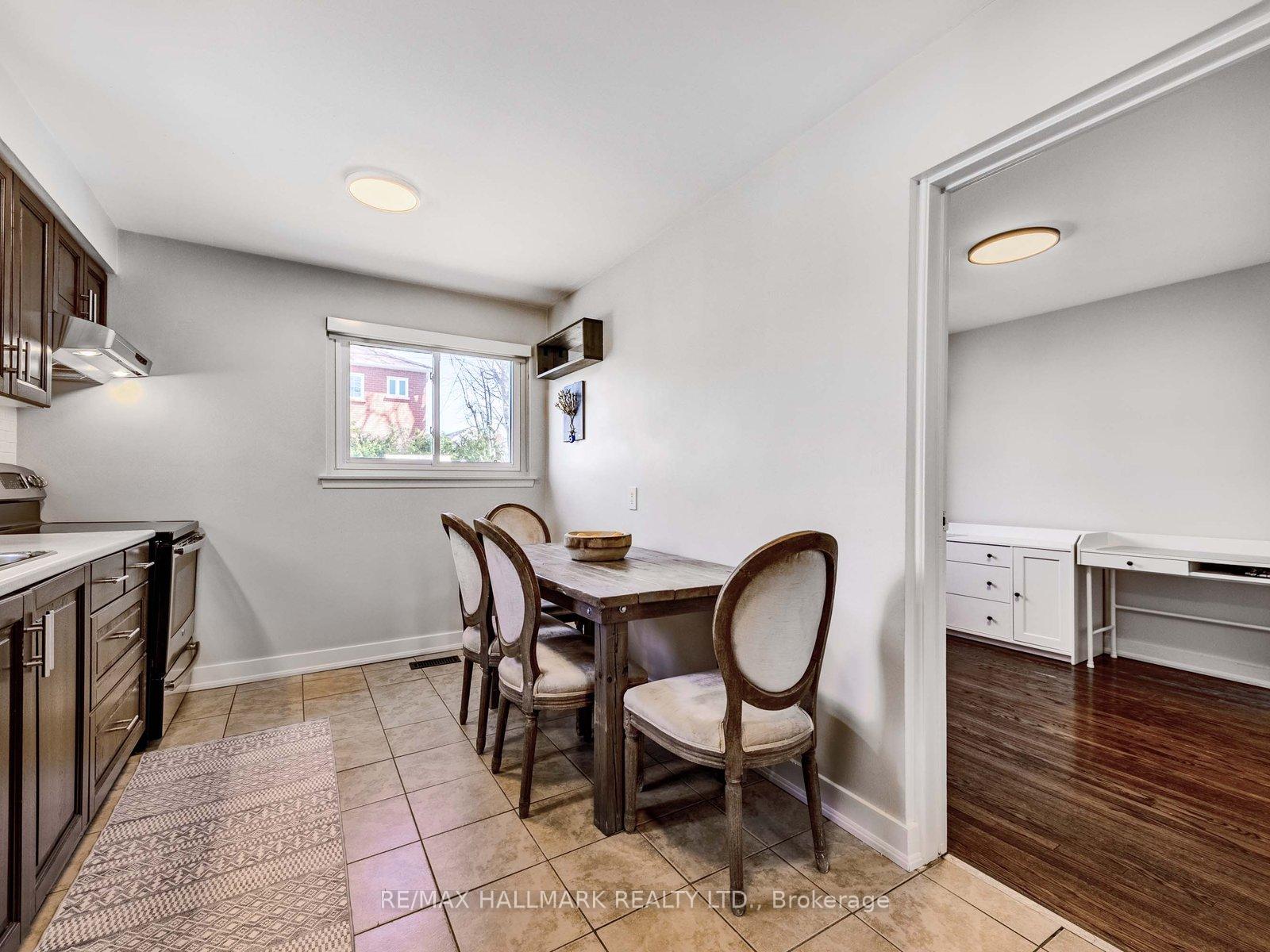 Photo 8 of 33 Everett Crescent, Toronto, Woodbine-Lumsden — HOMEH