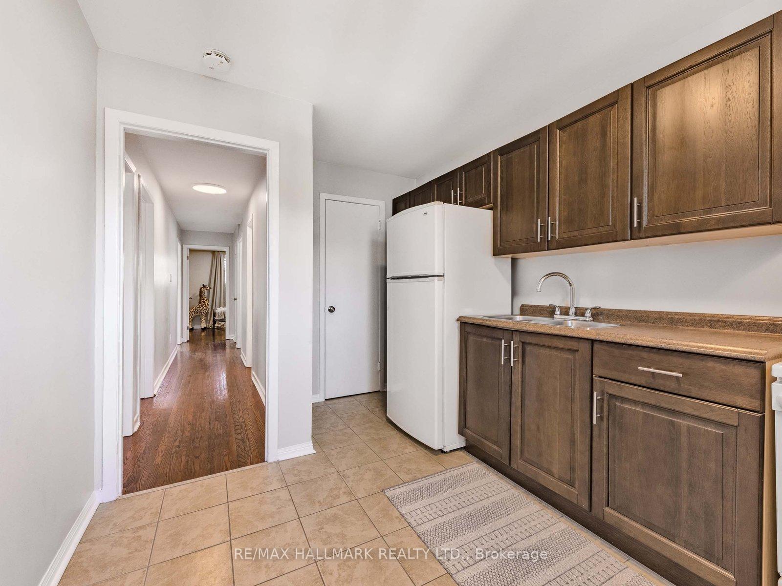 Photo 10 of 33 Everett Crescent, Toronto, Woodbine-Lumsden — HOMEH