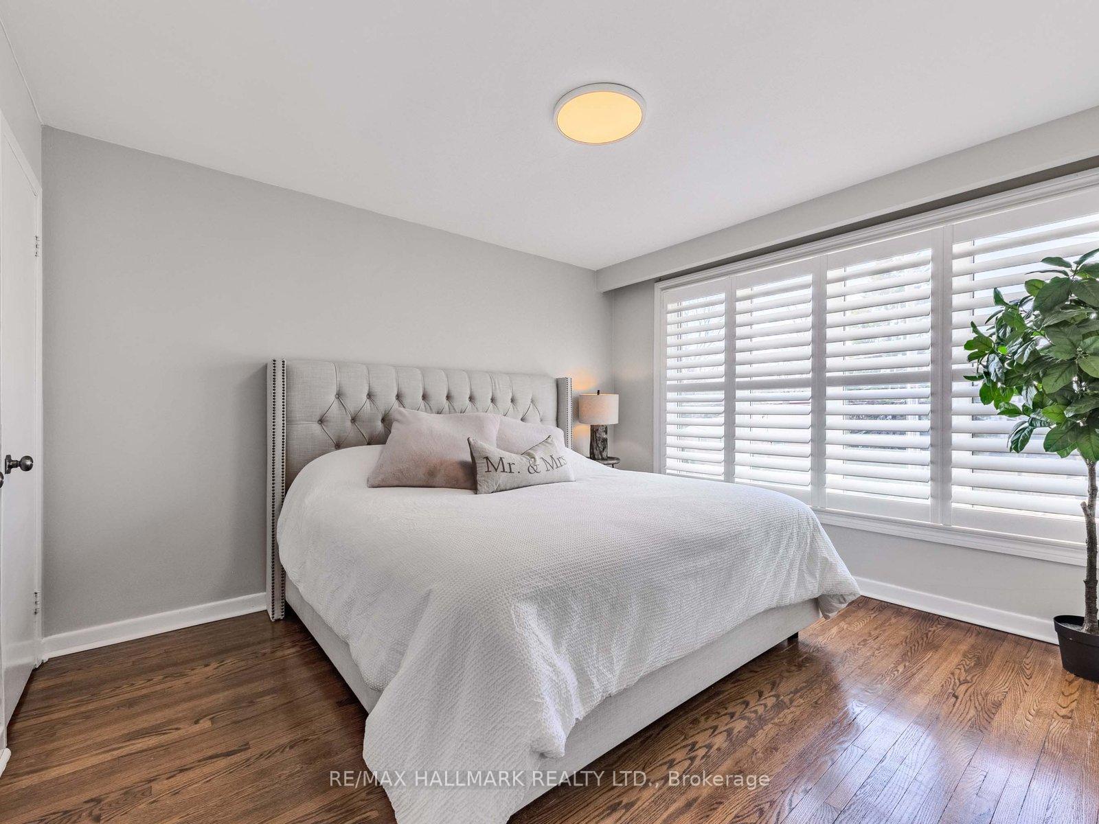 Photo 12 of 33 Everett Crescent, Toronto, Woodbine-Lumsden — HOMEH