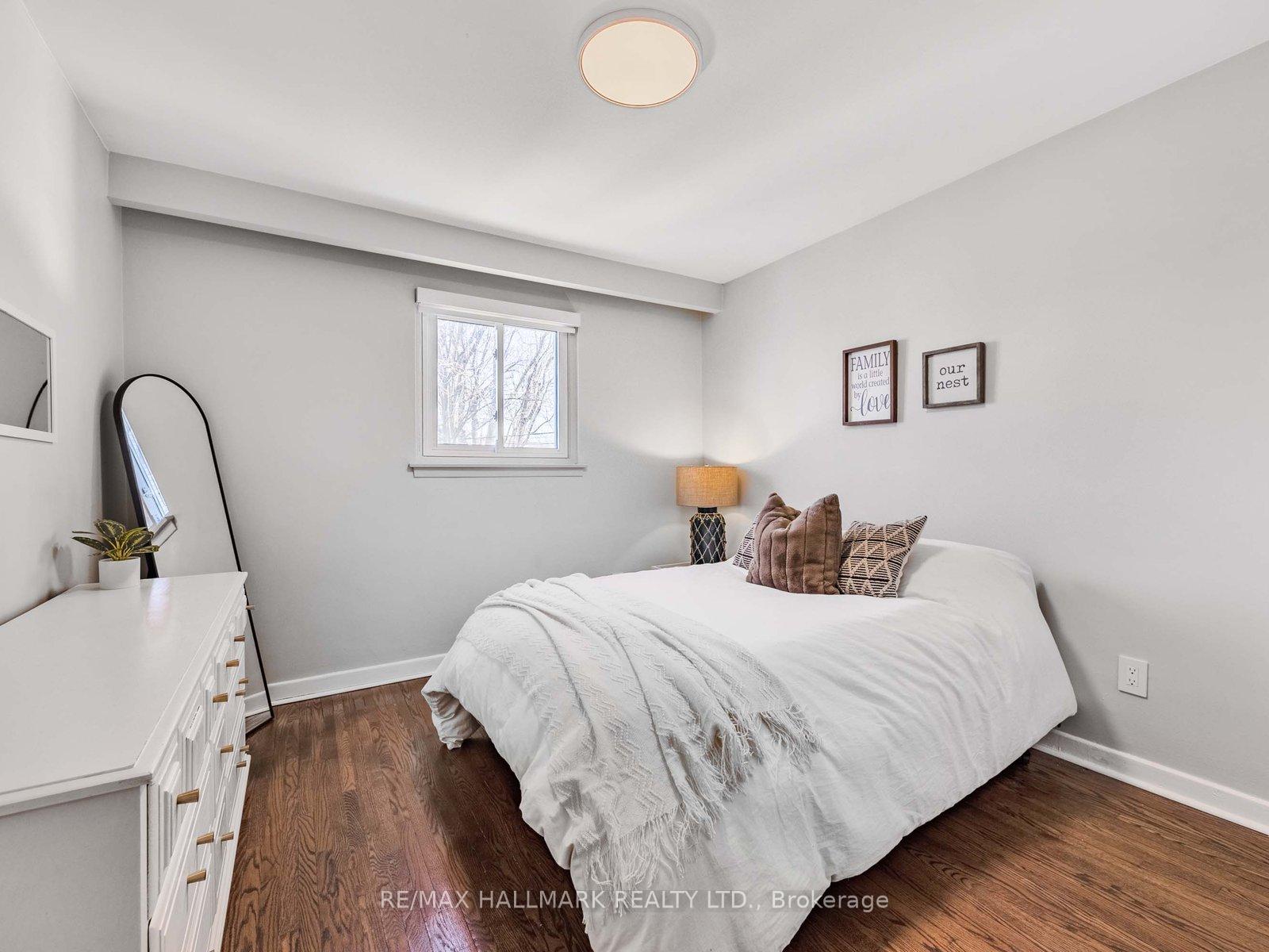 Photo 14 of 33 Everett Crescent, Toronto, Woodbine-Lumsden — HOMEH