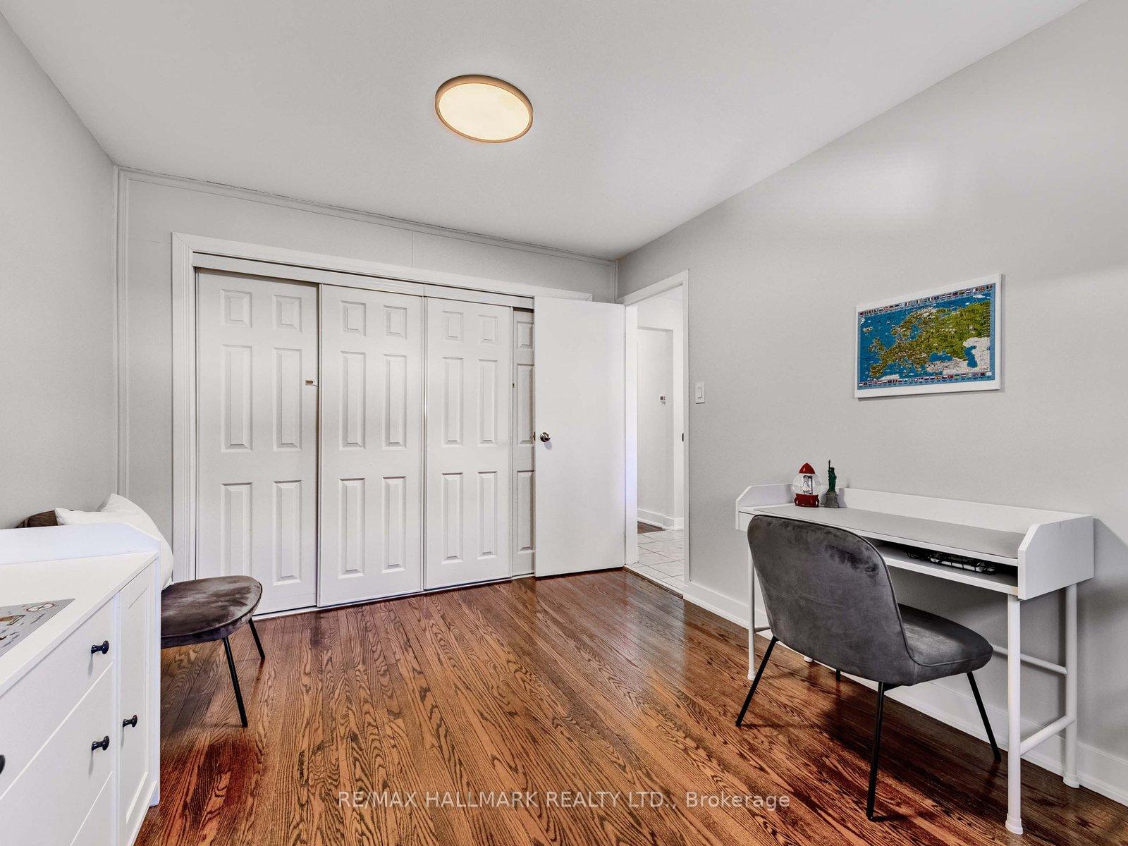 Photo 17 of 33 Everett Crescent, Toronto, Woodbine-Lumsden — HOMEH