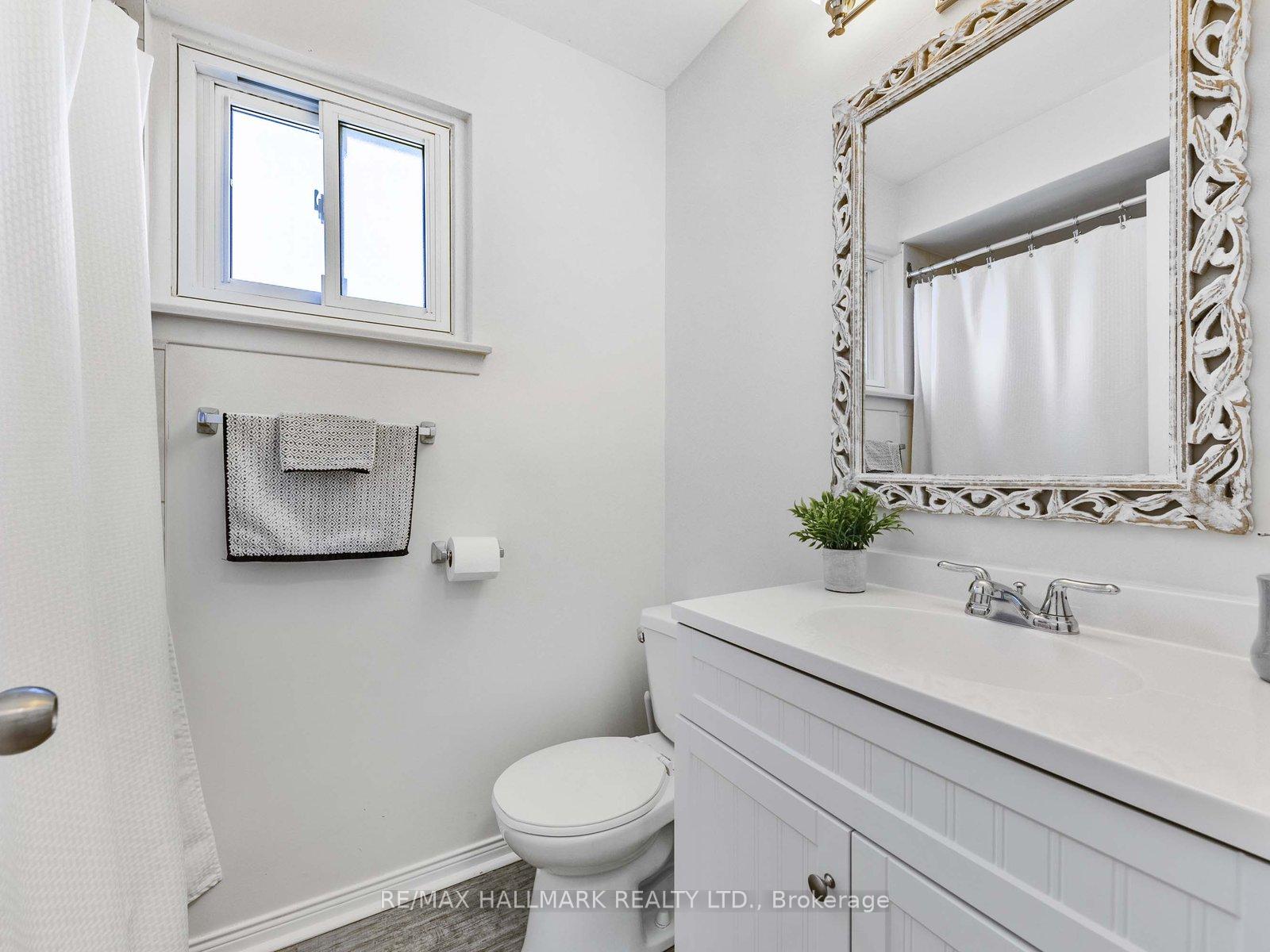 Photo 18 of 33 Everett Crescent, Toronto, Woodbine-Lumsden — HOMEH