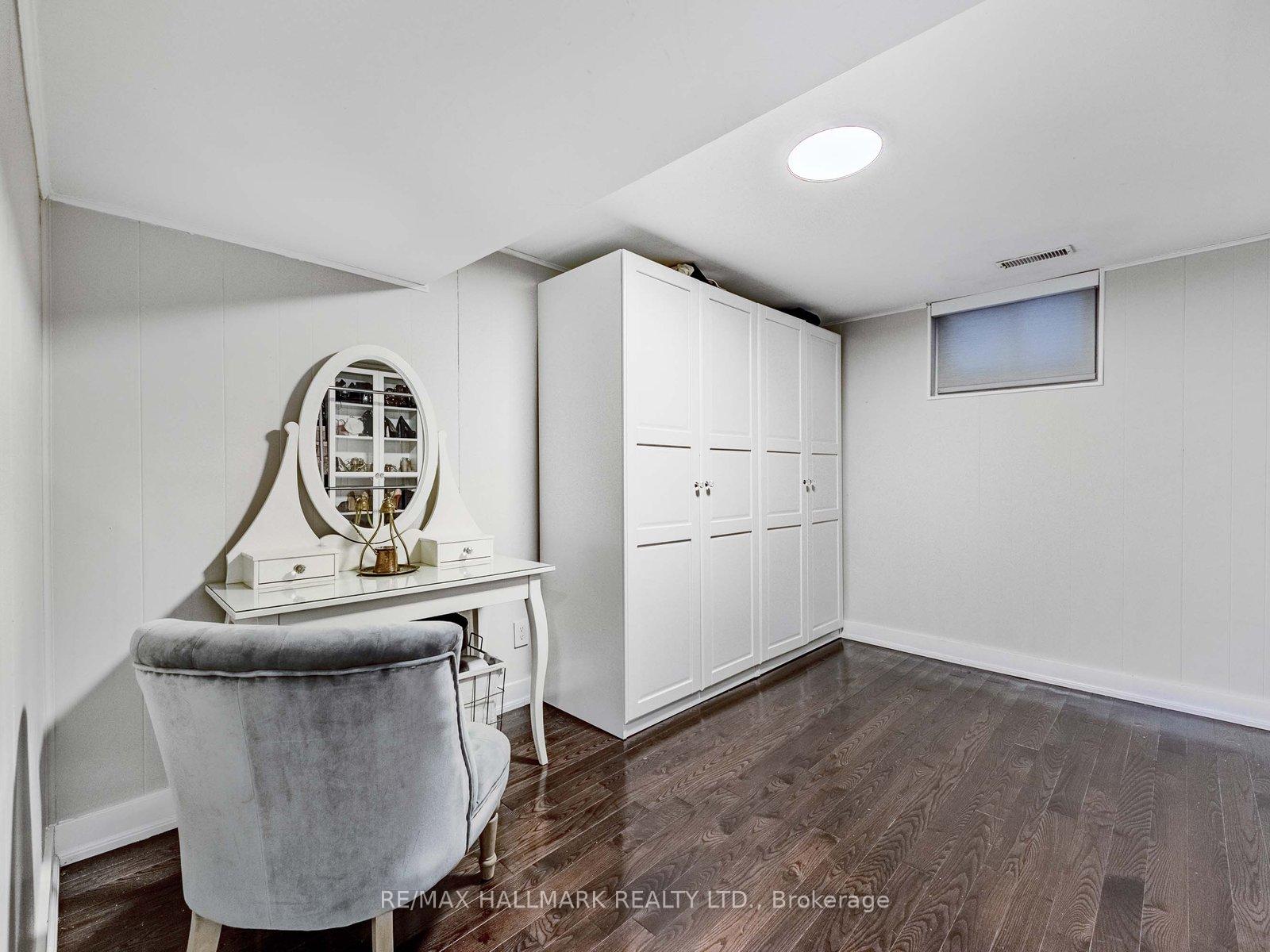 Photo 20 of 33 Everett Crescent, Toronto, Woodbine-Lumsden — HOMEH